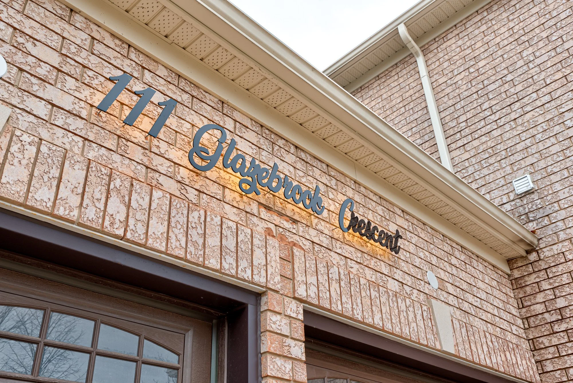 006-06-111 Glazebrook Cres-Spark Studios Photography Inc.jpg