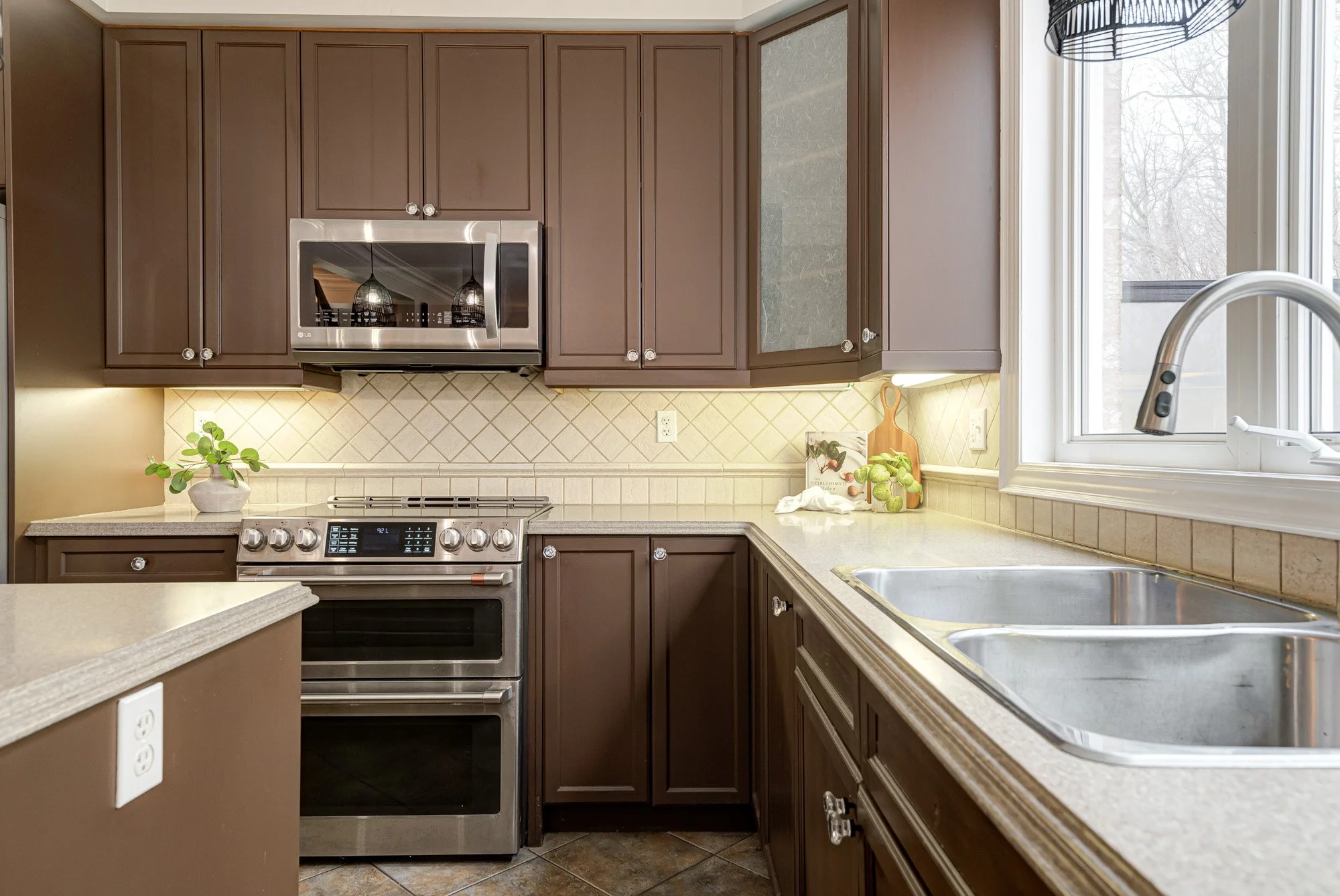 035-35-111 Glazebrook Cres-Spark Studios Photography Inc.jpg