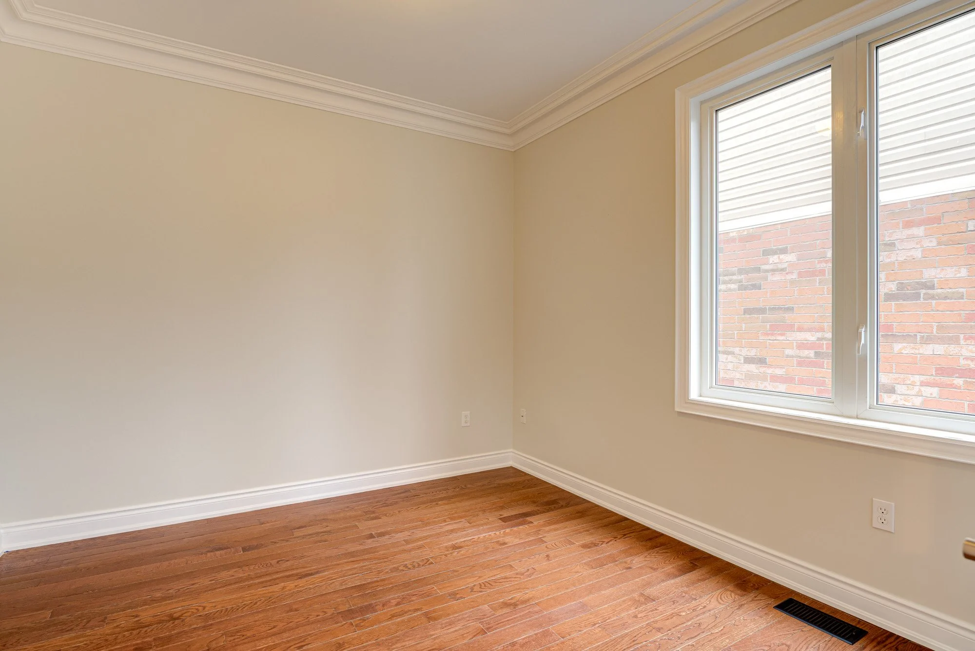 038-38-111 Glazebrook Cres-Spark Studios Photography Inc.jpg