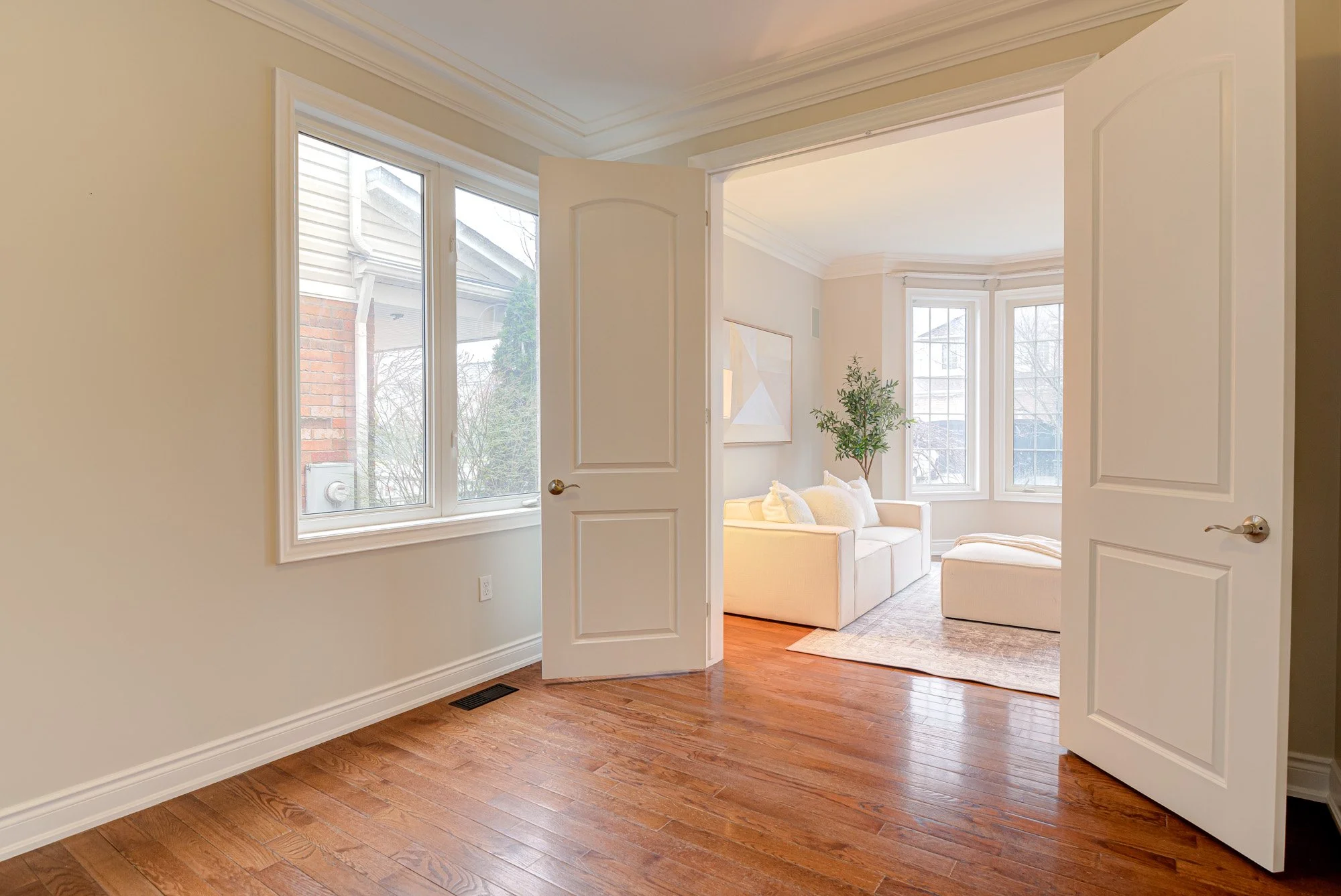 039-39-111 Glazebrook Cres-Spark Studios Photography Inc.jpg