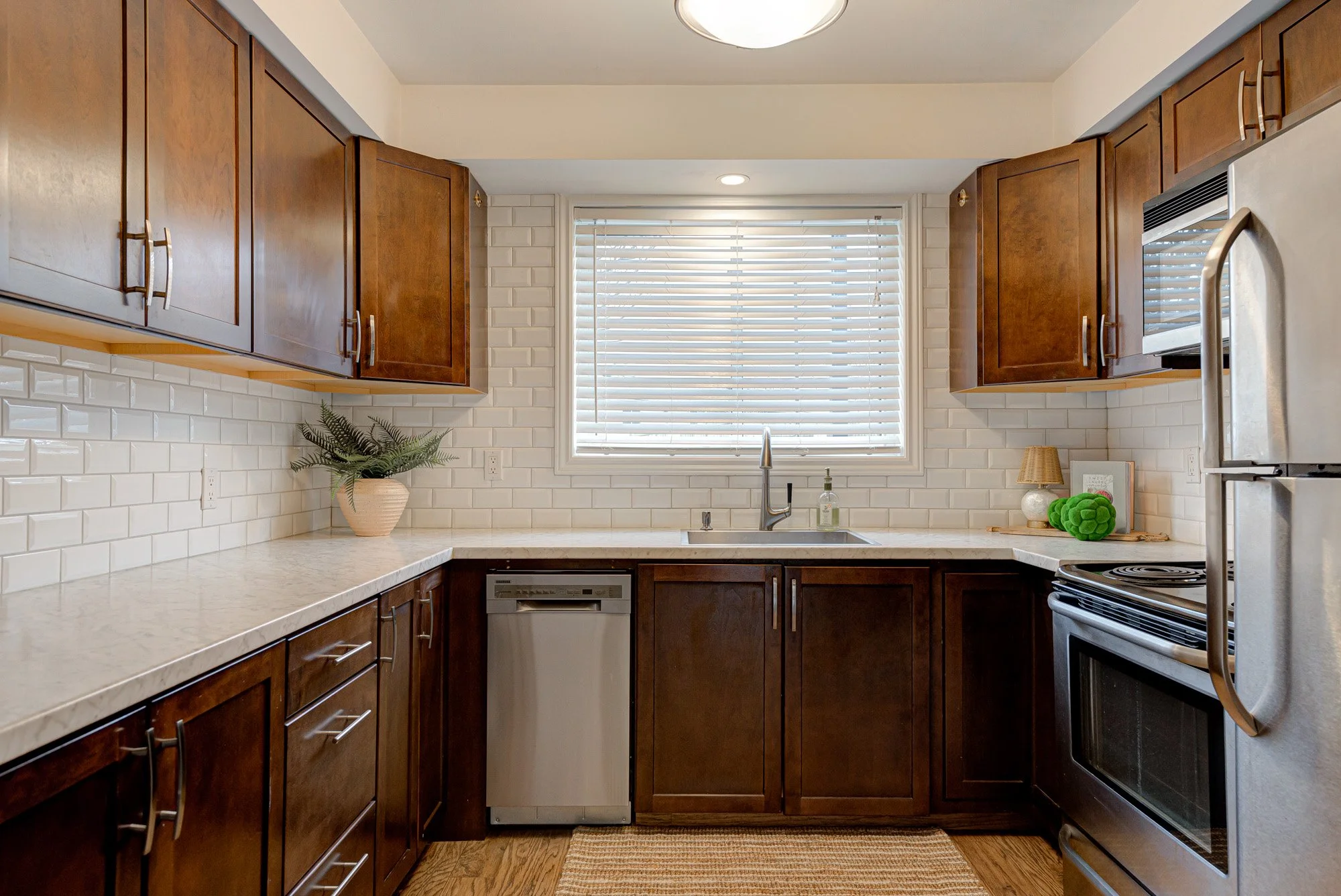 019-19-23 - 50 Westmount Rd. W-Spark Studios Photography Inc.jpg