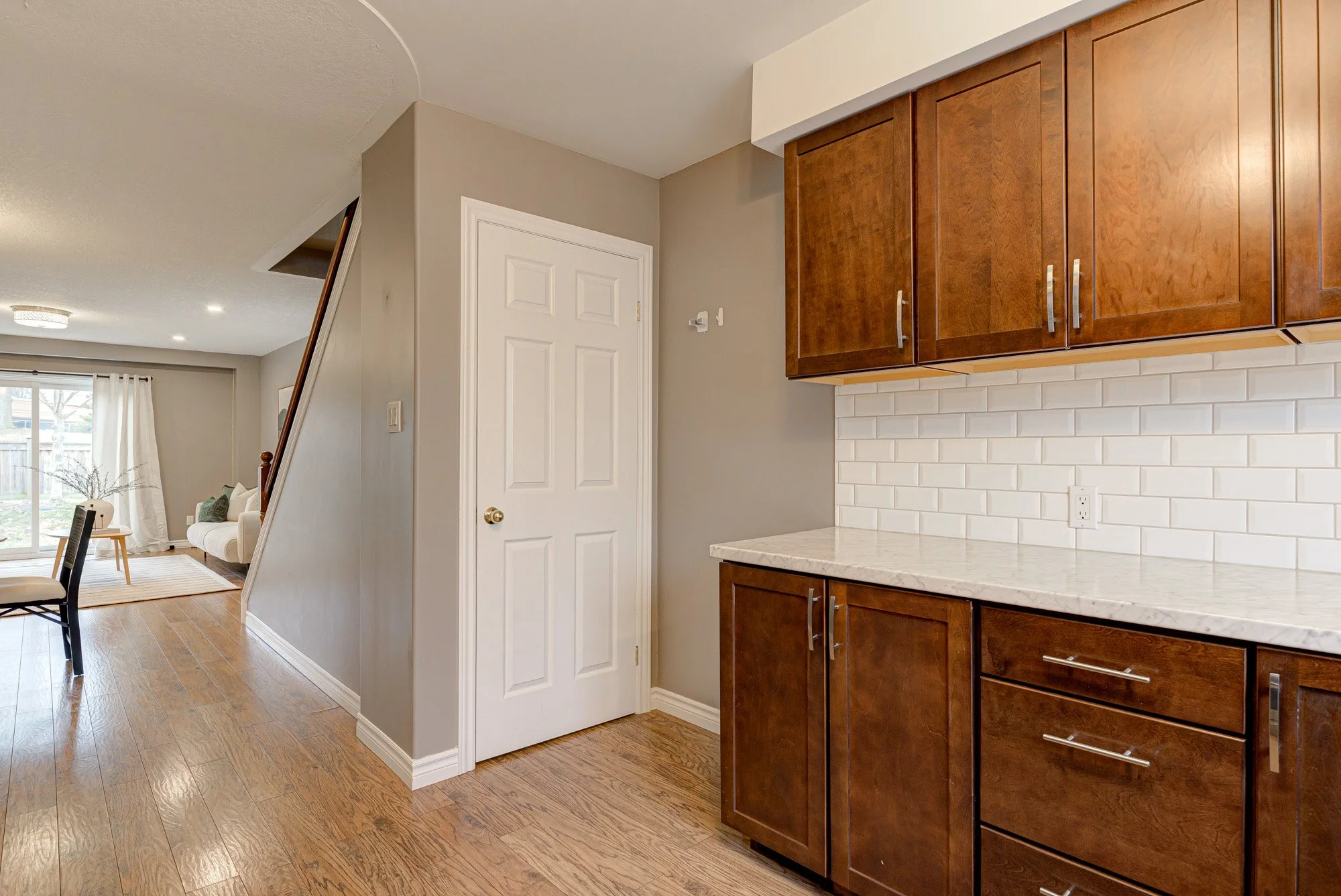 021-21-23 - 50 Westmount Rd. W-Spark Studios Photography Inc.jpg