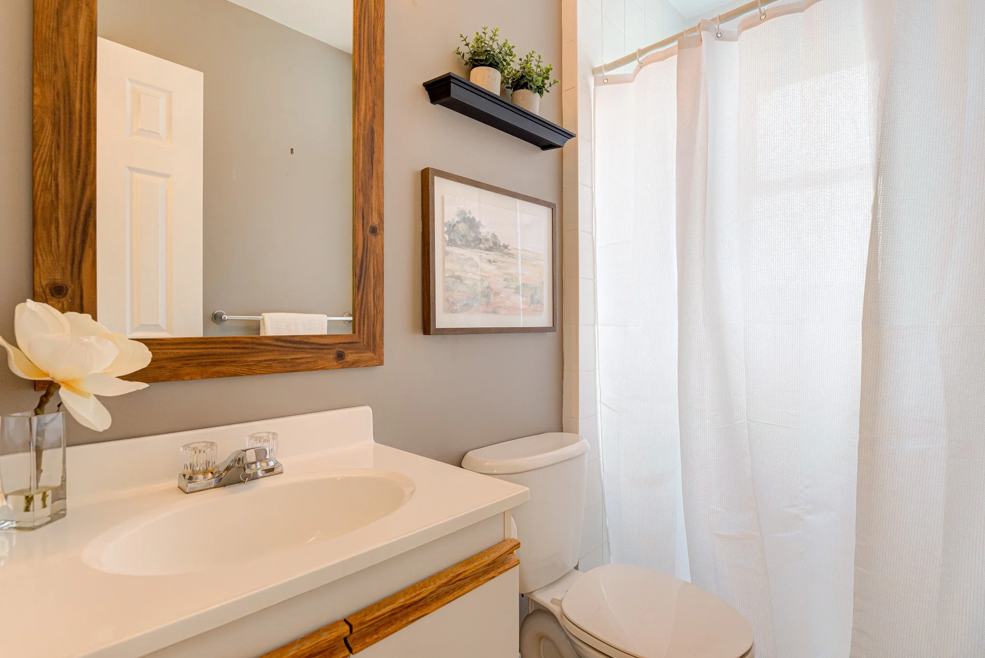 022-22-23 - 50 Westmount Rd. W-Spark Studios Photography Inc.jpg