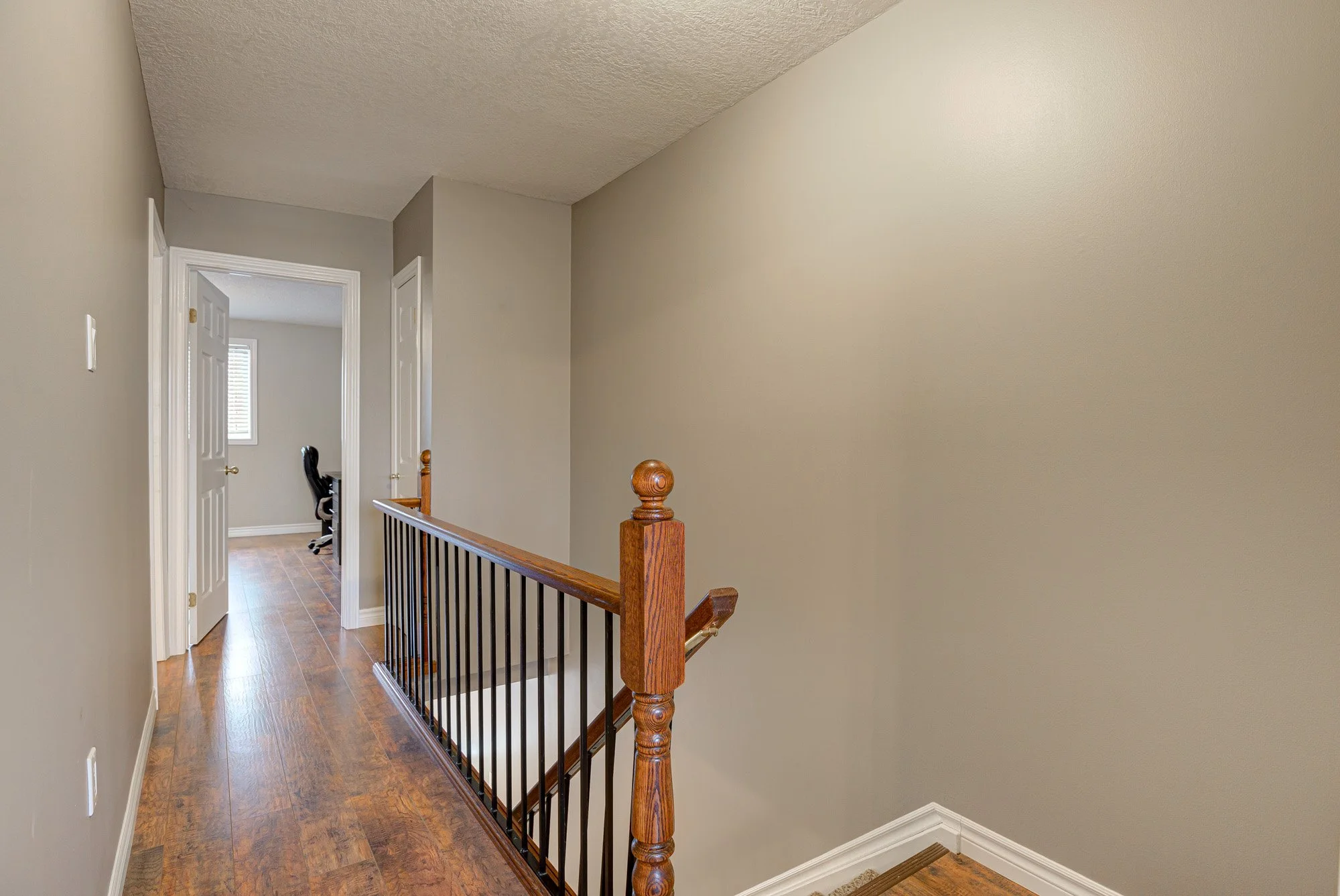 023-23-23 - 50 Westmount Rd. W-Spark Studios Photography Inc.jpg