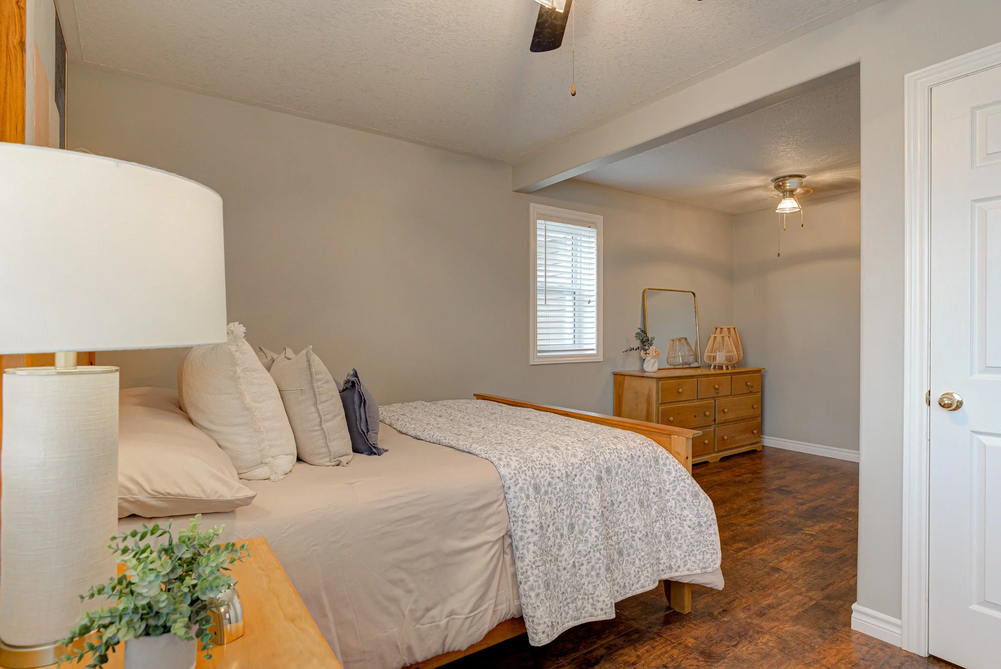 025-25-23 - 50 Westmount Rd. W-Spark Studios Photography Inc.jpg