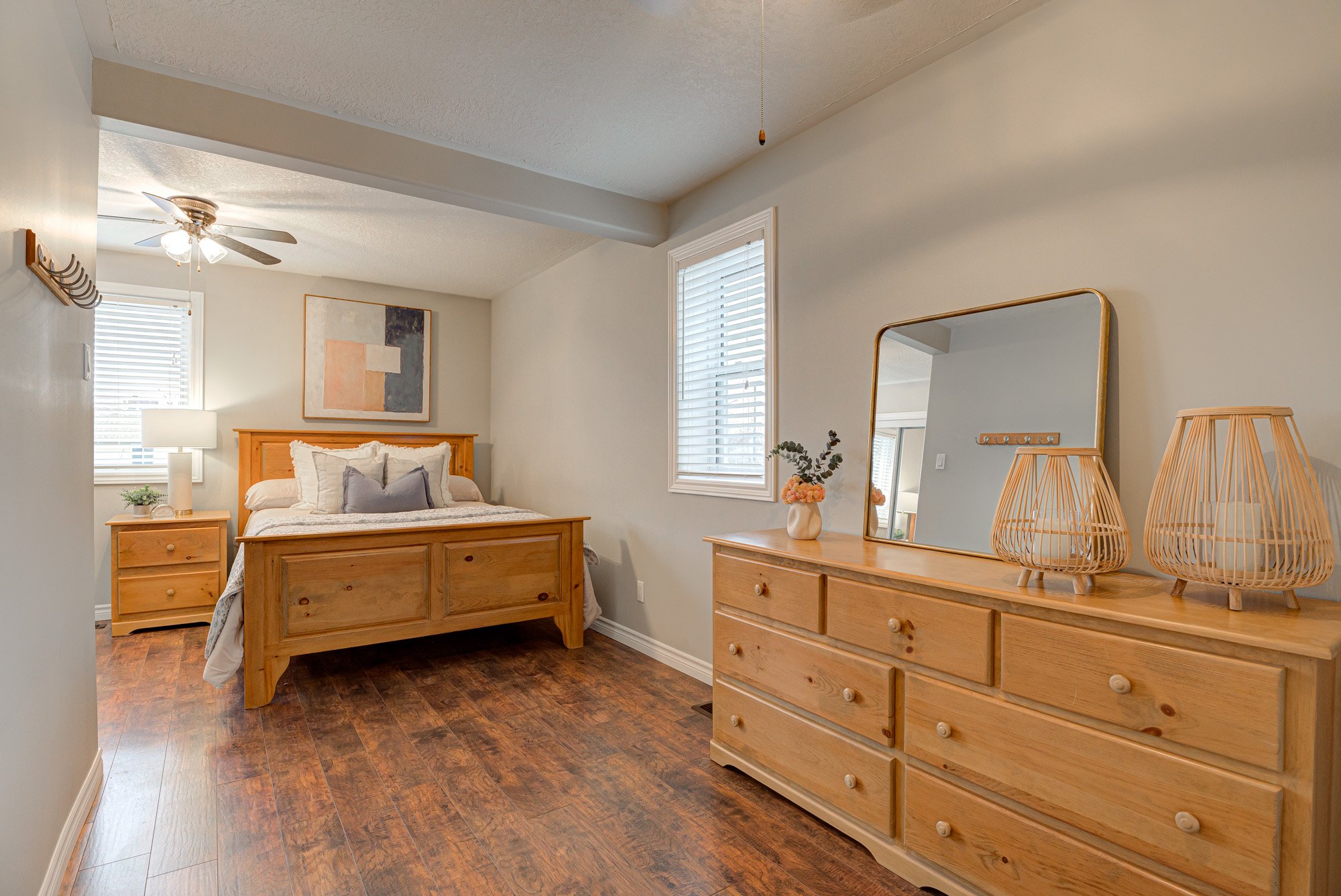 026-26-23 - 50 Westmount Rd. W-Spark Studios Photography Inc.jpg