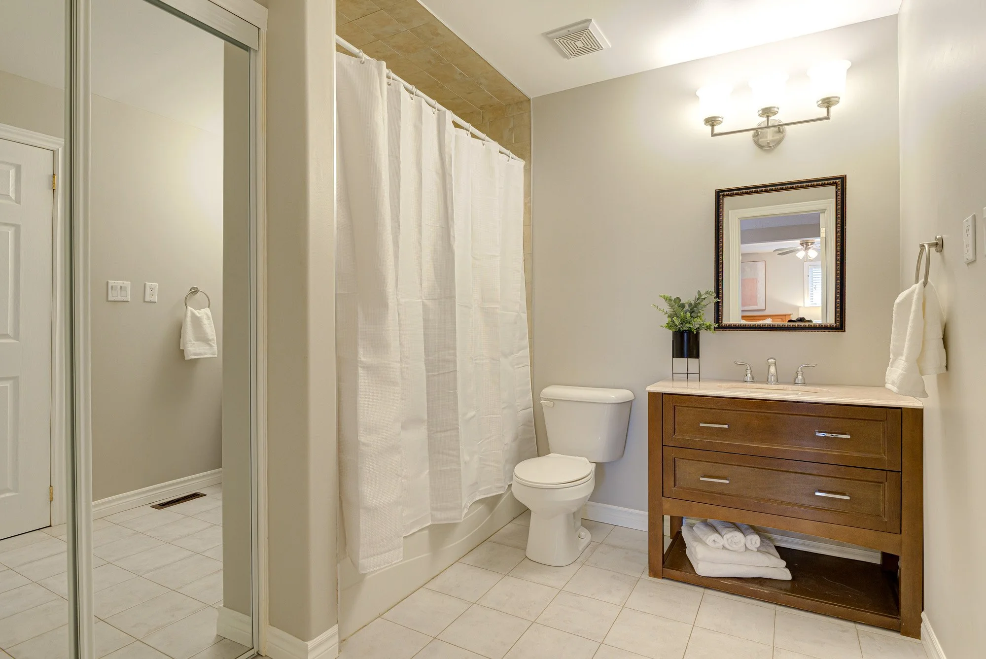 029-29-23 - 50 Westmount Rd. W-Spark Studios Photography Inc.jpg