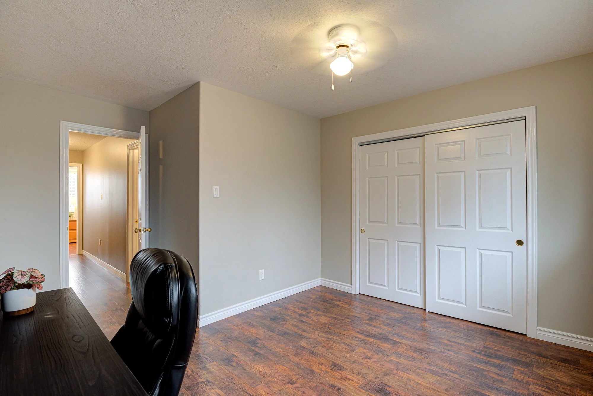 028-28-23 - 50 Westmount Rd. W-Spark Studios Photography Inc.jpg