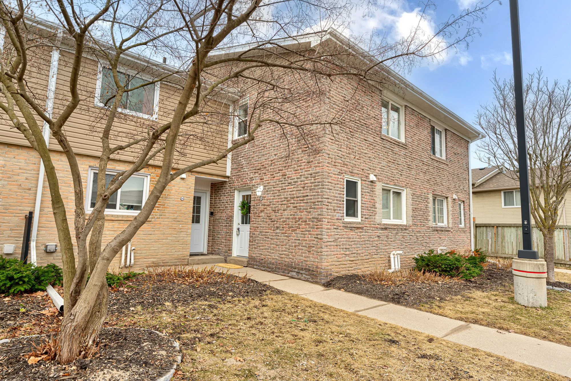 002-02-23 - 50 Westmount Rd. W-Spark Studios Photography Inc.jpg