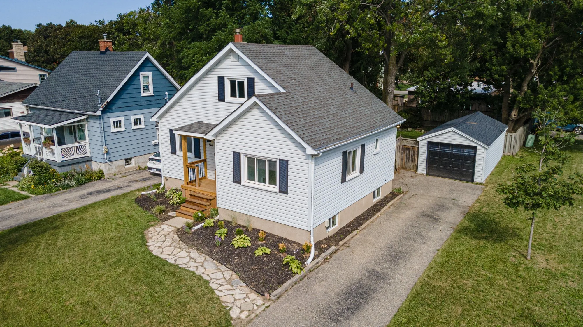 013-13-99 Shantz Ln-Spark Studios Photography Inc.jpg