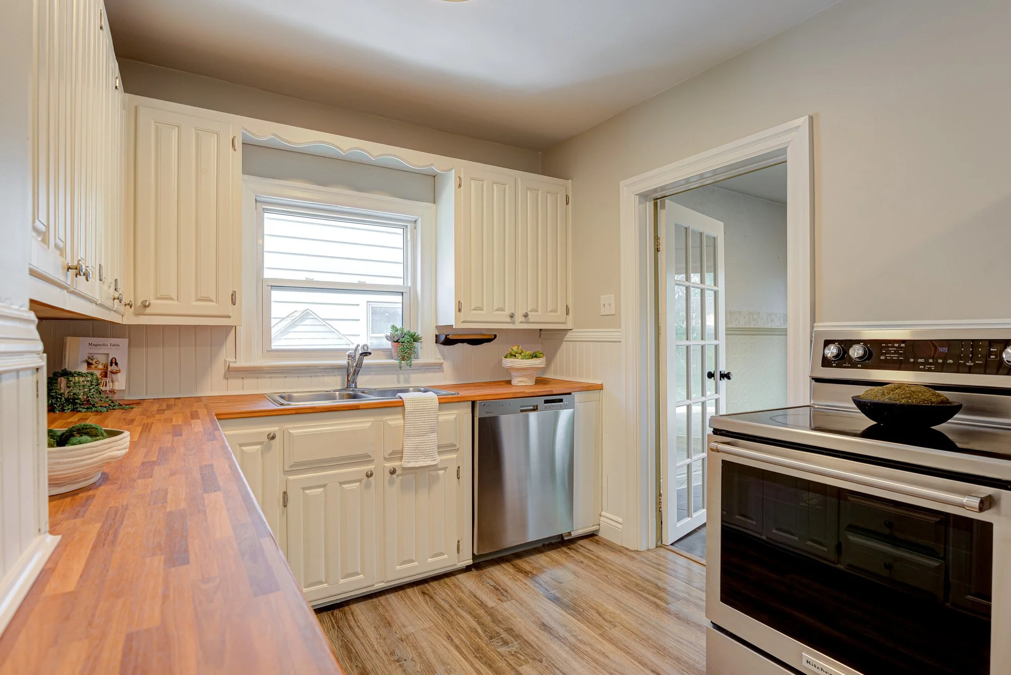 023-23-99 Shantz Ln-Spark Studios Photography Inc.jpg