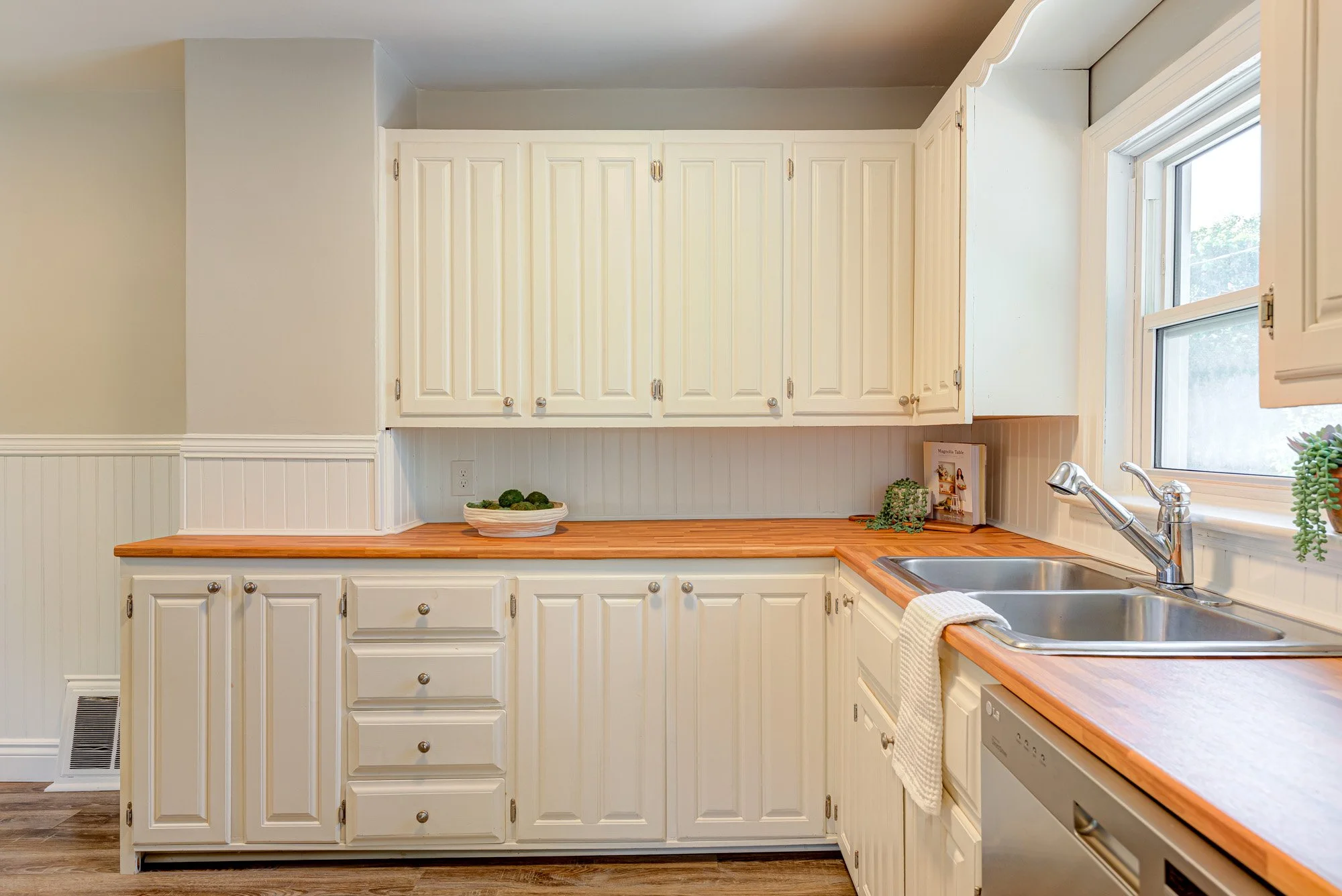 025-25-99 Shantz Ln-Spark Studios Photography Inc.jpg