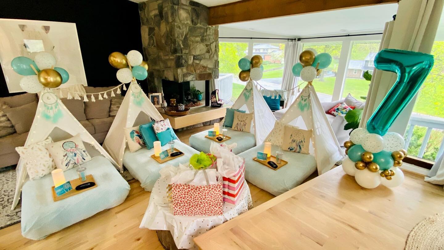 Happy 7th Birthday Stella! 🪶🥳

We just love our Boho Dreamer Theme with its cool blues and golds! 💙We added the balloon toppers and #7 Balloon Column to make this party poppin&rsquo;!! We personalized cups for each guest that they can use during t