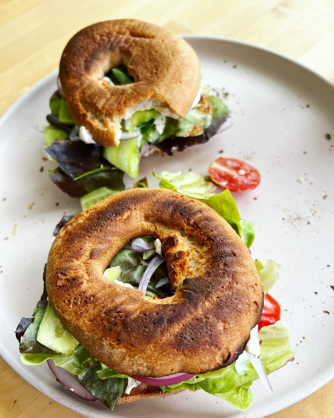 Lazy brunch - GF Bagel Veggie Sandwich. Absolutely zero amount of forethought or prep. I like copious amounts of veggies on the sandwich, to the extent that they slip out on a bite. Gives a better balance between the bread IMO. 

🥯 Generous amounts 