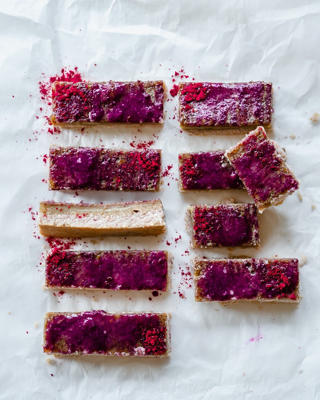 JAMUN &amp; RASPBERRY GLUTEN FREE BARS // or does that look like an unaligned bar chart? 🤔 Either way, a pretty shade from the purple/pink/red family is mandatory when baking today. 

Happy Valentine&rsquo;s to the most important person in your life