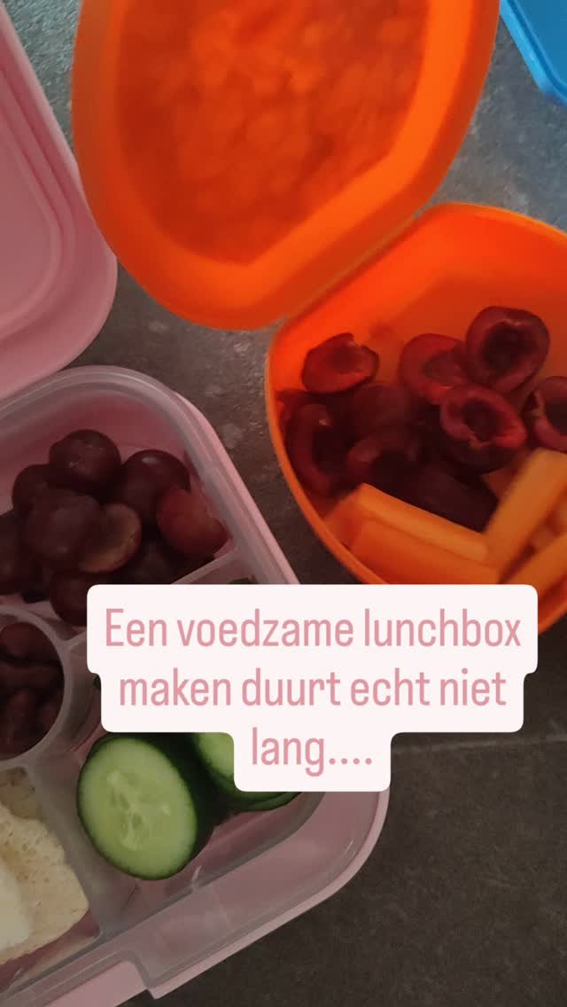 Een voedzame lunchbox maken duurt echt niet veel langer dan gewoon die boterham met choco smeren...
Maar je moet natuurlijk alles in huis hebben!
Dat is de belangrijkste basis die je nodig hebt een goede voorraadkast en gevulde koelkast...
En neen