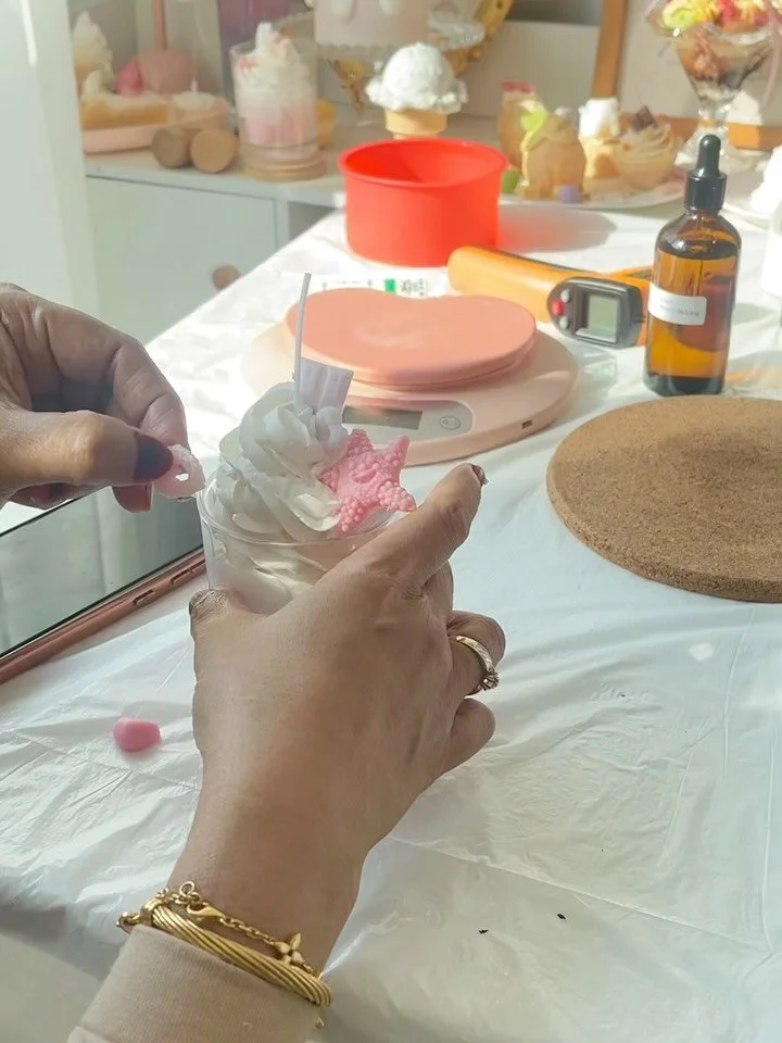 Mother and daughter bonding session 🎀✨

Spend quality time layering fragrances, pouring wax, and decorating your own candles while sharing laughter and stories 💫