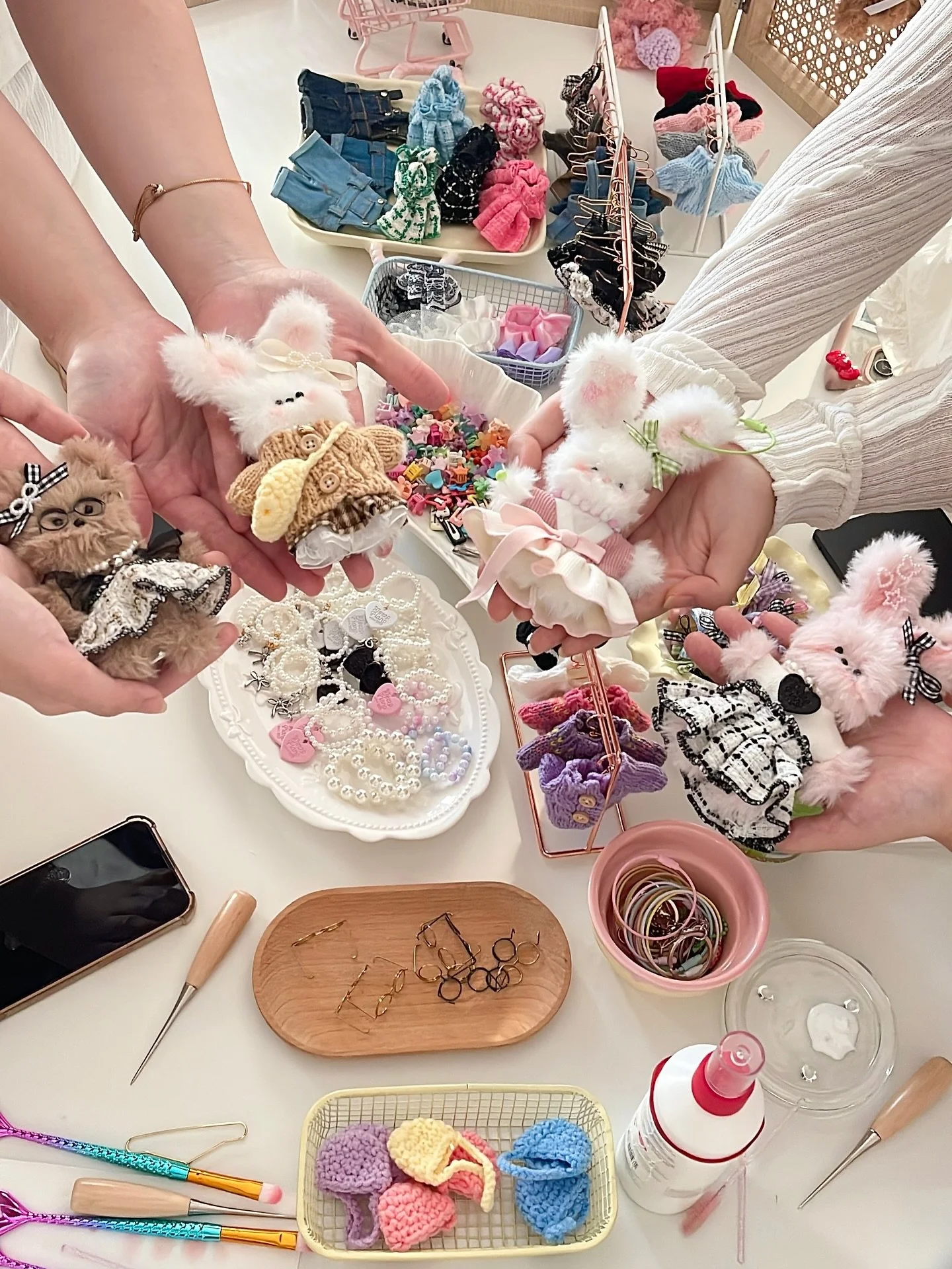 Every doll tells a story, every smile seals a memory 🧸✨

Mid-afternoon ladies date and they manage to catch the warm sun ☀️ gazing in the house 🏡 

Swipe to see more!