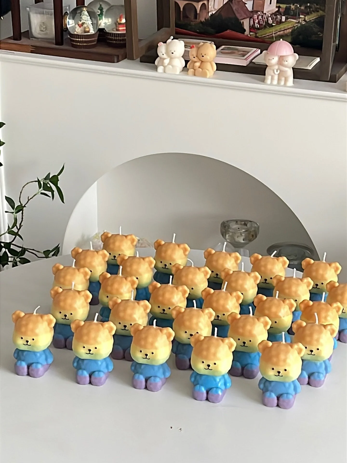 Rainbow bear candles 🌈 
Another interesting project that i&rsquo;ve completed not so recently 🥵🔥 Every new project brushes up my skills and patience, 🧘🏻&zwj;♀️