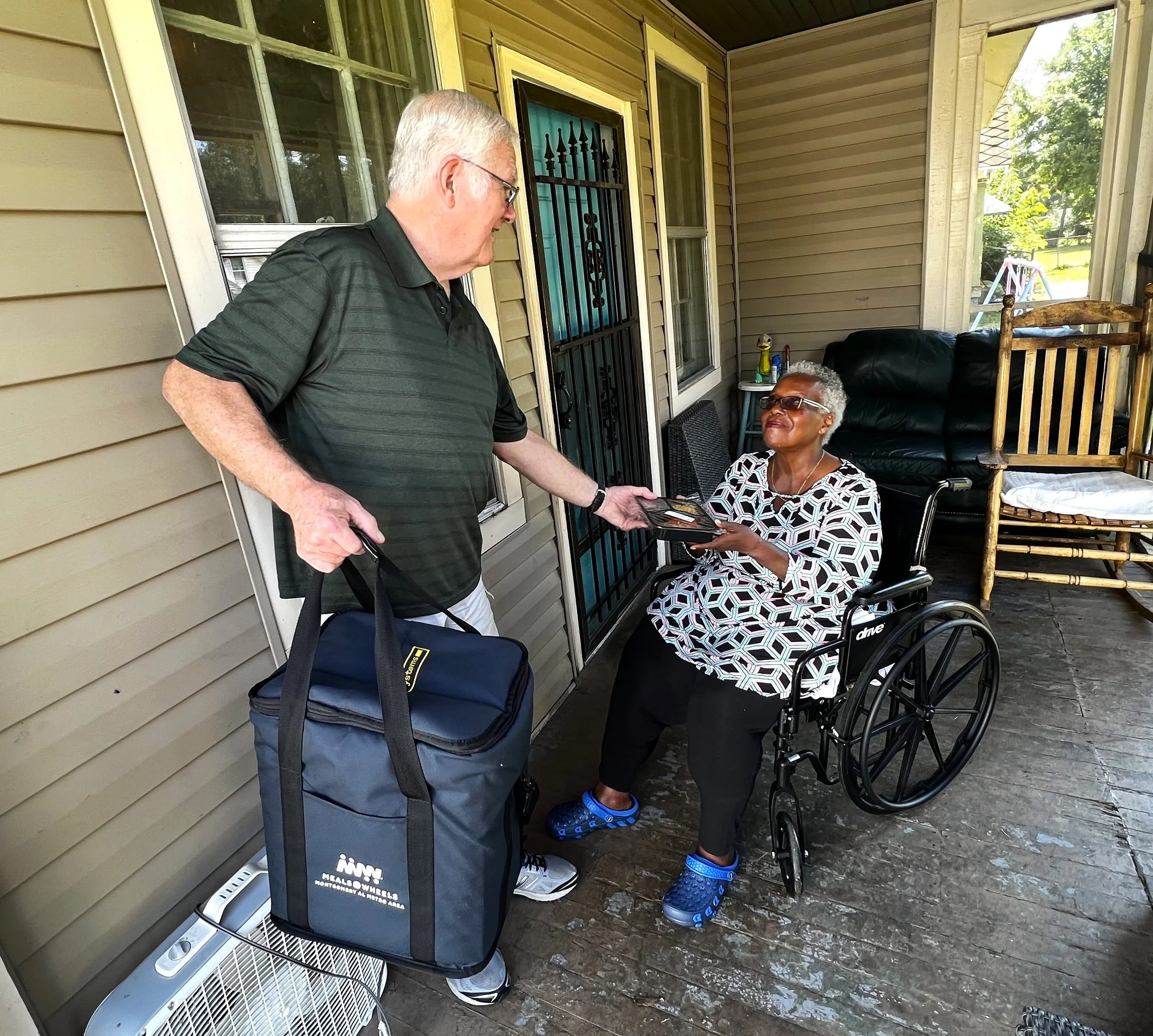 MOWMAMA Hot Meal Delivery - Volunteer and Recepient.jpg