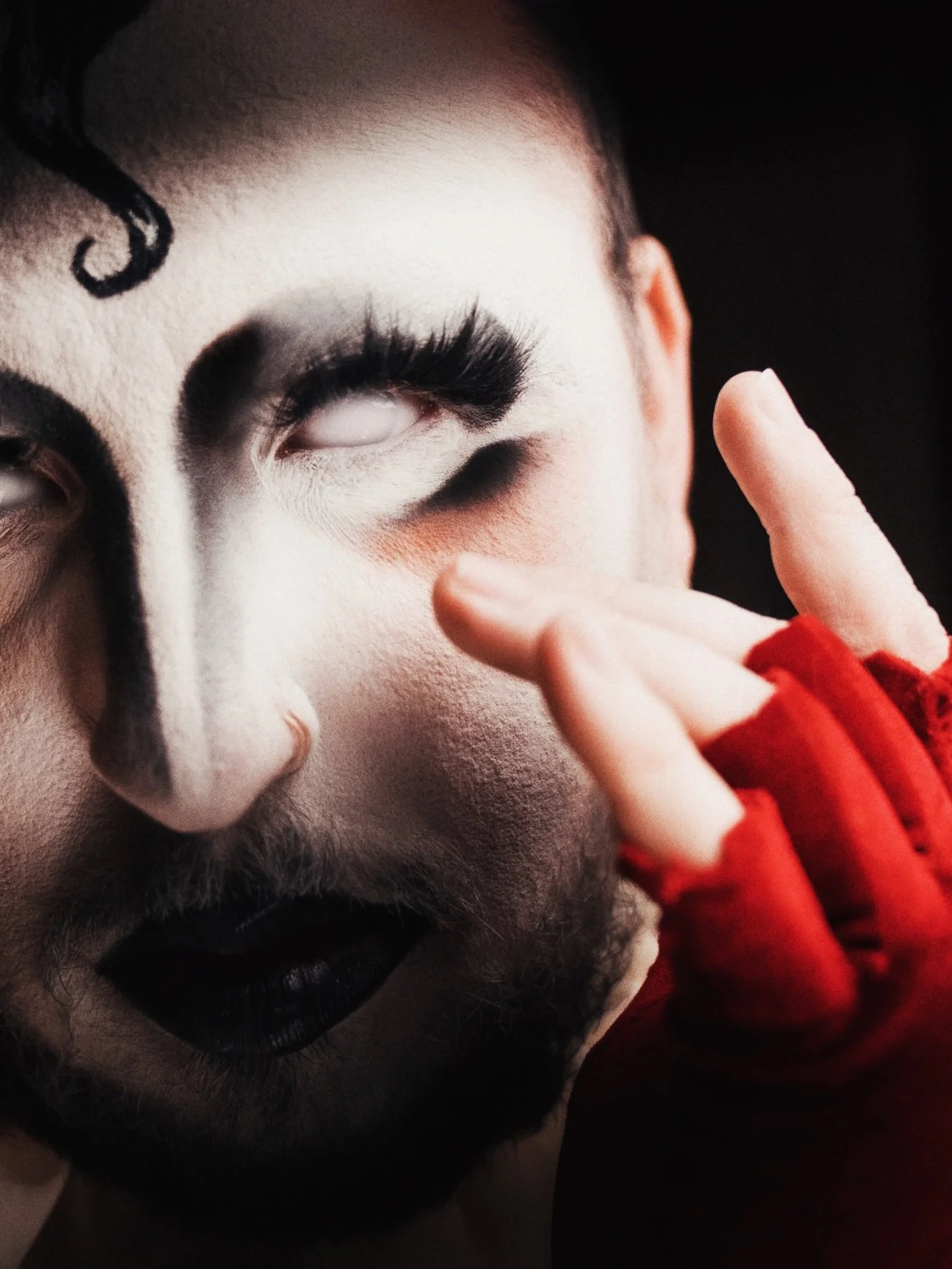 Staring at the moon 🌙

Recreated a look by @xanawhoria, an artist I look up to and love so much. The specific reference was from a photoshoot we did a few months ago - go look for it 😉.

I&rsquo;ve been challenging myself to learn and experiment mo