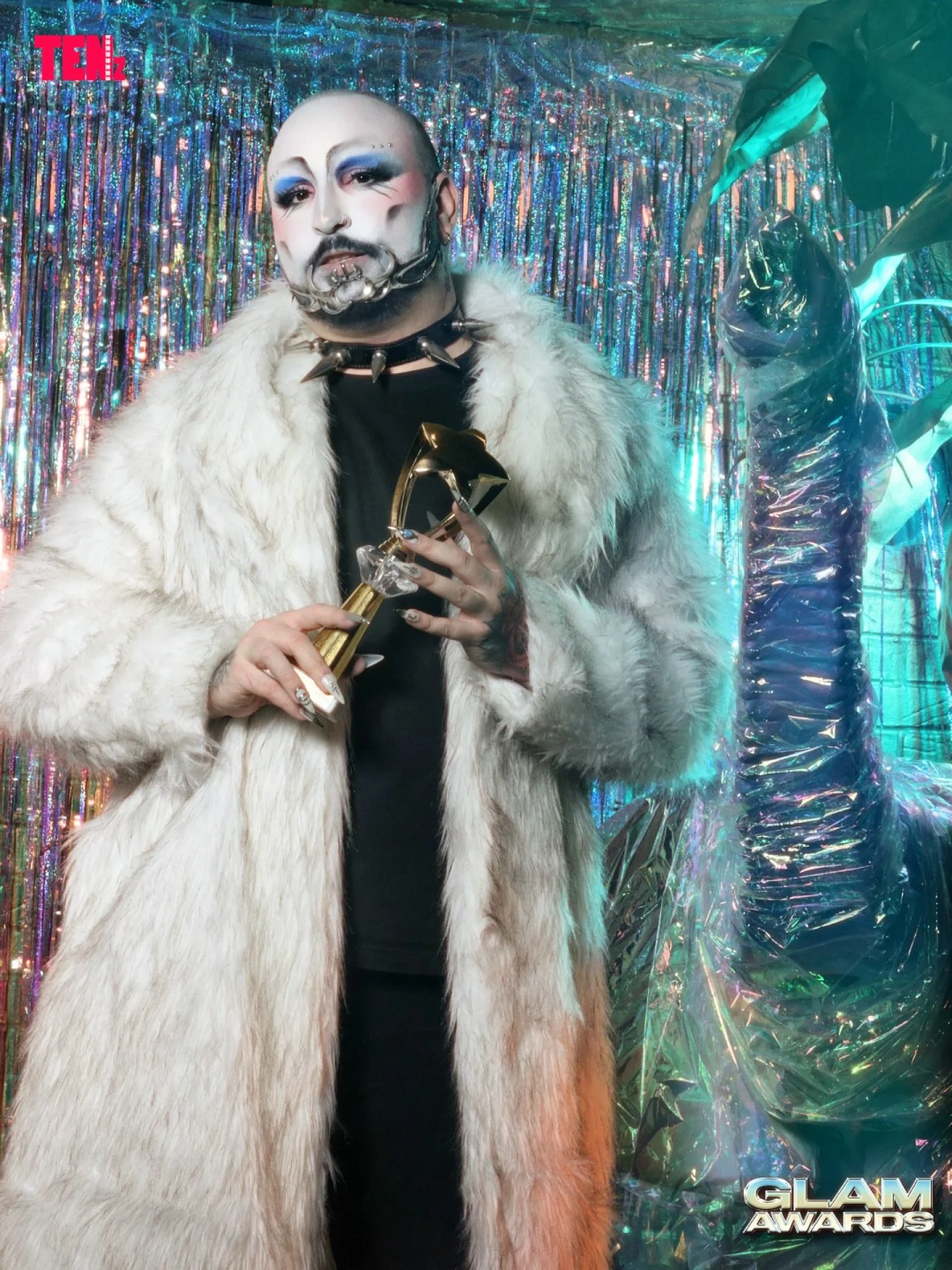 not letting yall forget that im a glam award winner 🏆🖤