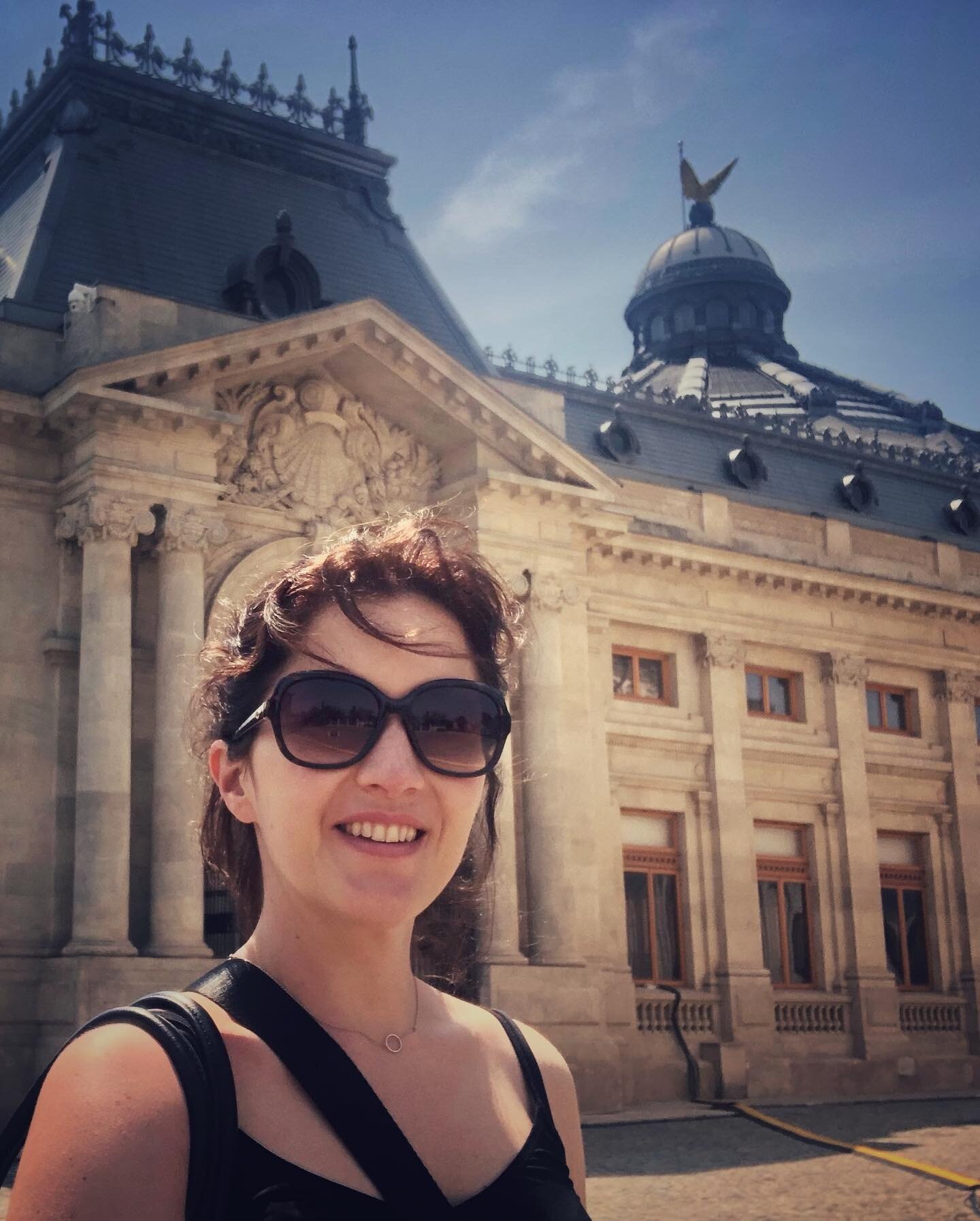 This time last week I was on my way to Bucarest for the first time. 

Thank you @theunionmanagement @deebeephunky.int.casting and @27km for this wonderful experience 💛🇷🇴✨

#romania #bucarest #worktrip #actorslife #europeanactress #postcovidtravel 