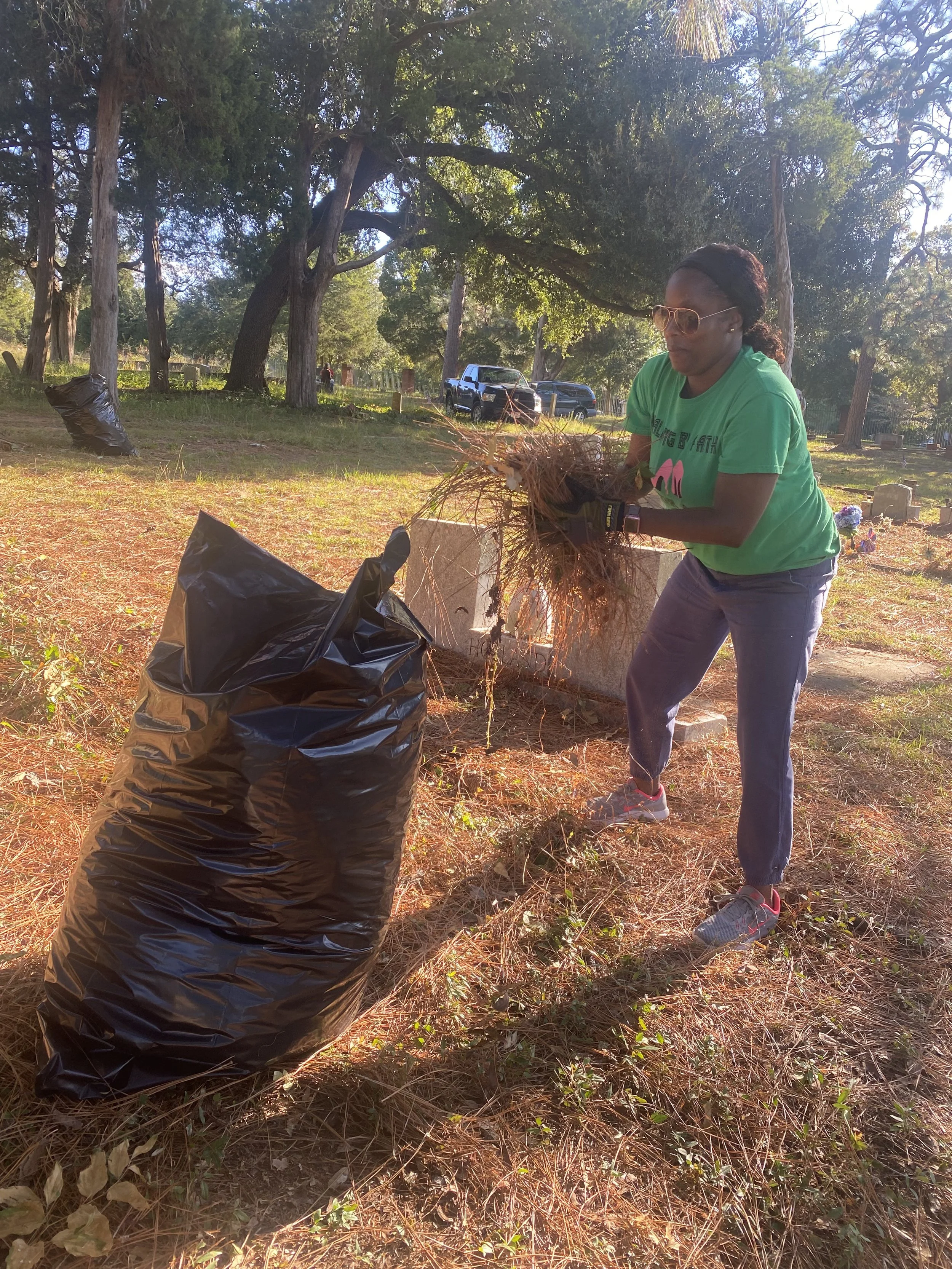 Pine Lawn Cleanup 2023_6.jpeg