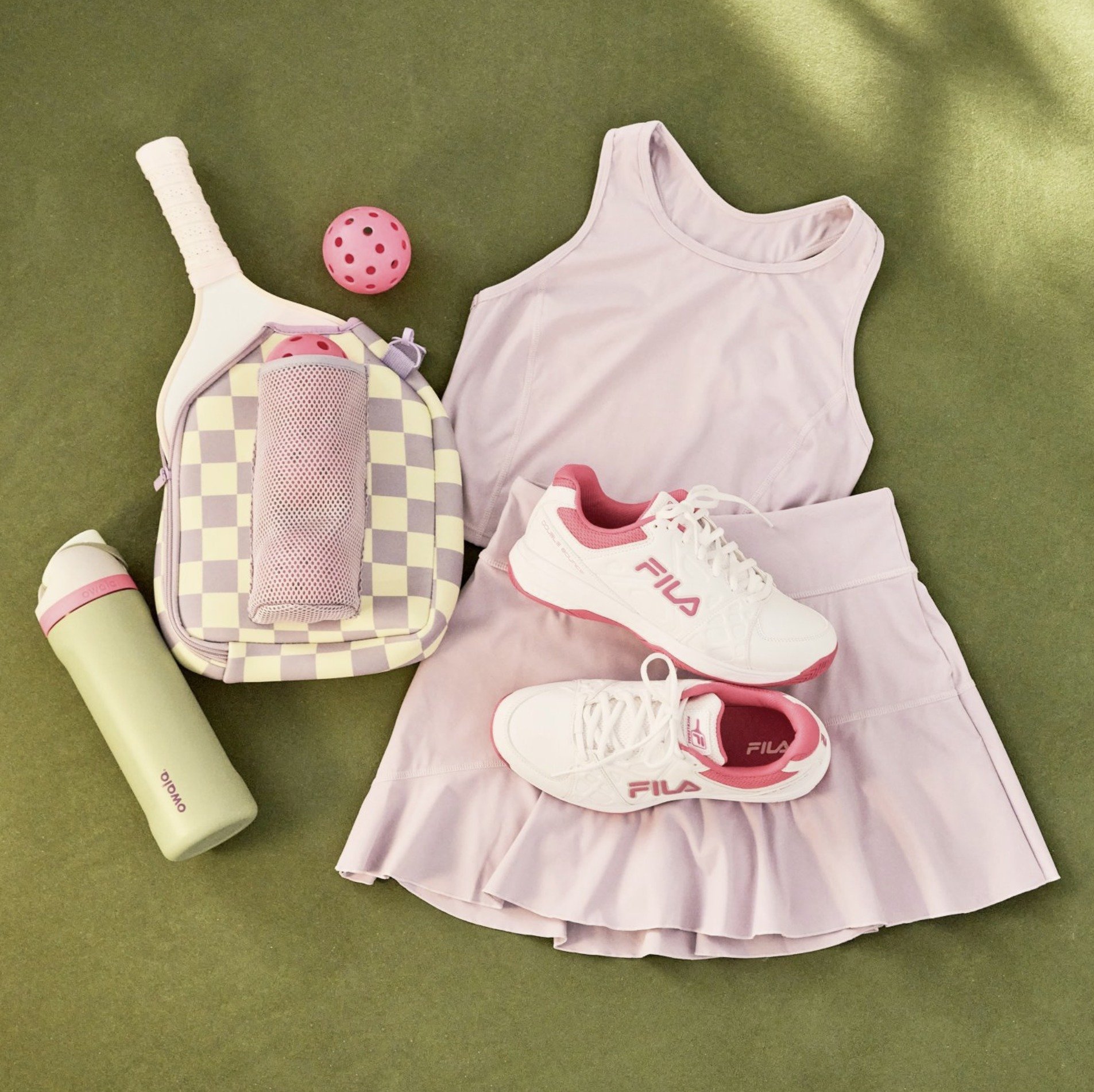 ☀️🎾 The sun is shining and pickleball matches are calling your name. Stop by DSW to gear up for pickleball season with the perfect shoes and more! 👟

#pickleball #shoes #DSW #pink #looks #greenwaystation #greenwayshopping #sun #play