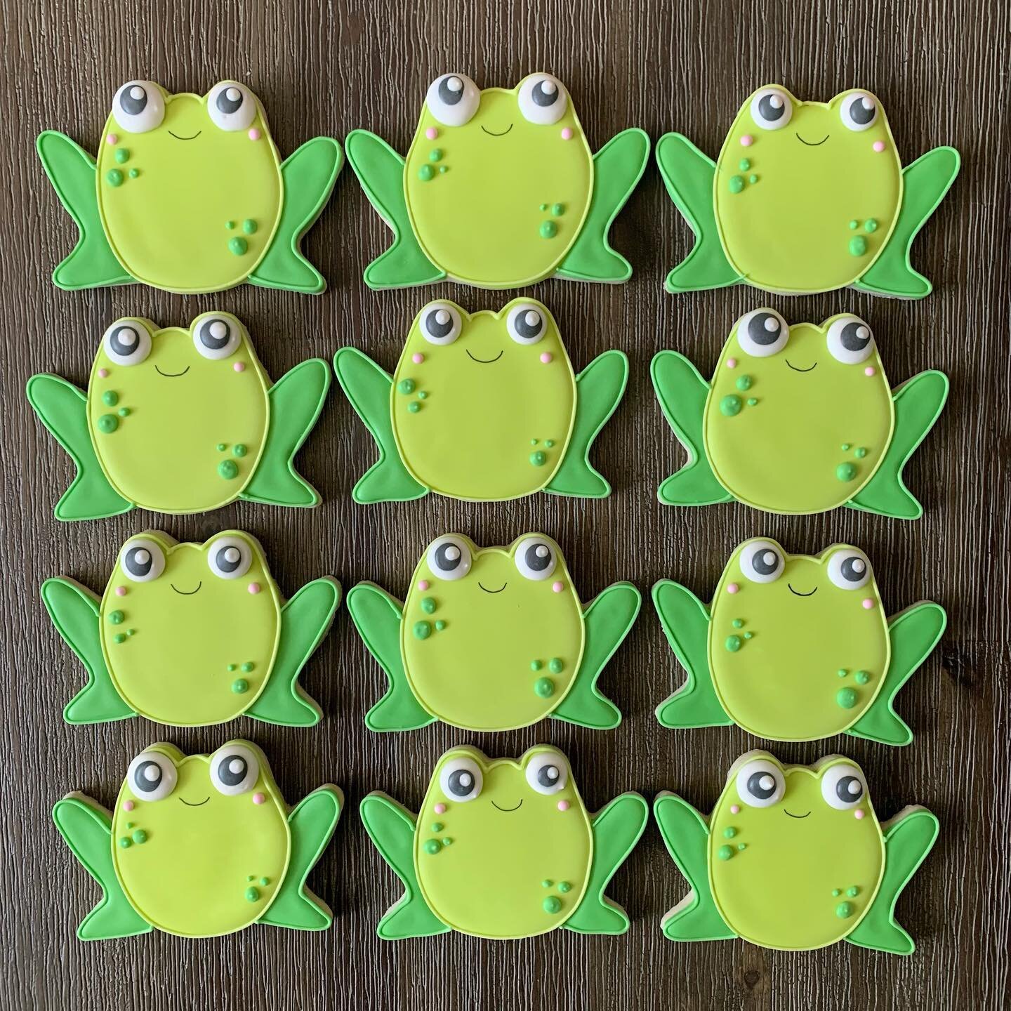 Rabbit ribbit 🐸 the first decorated sugar cookies I ever made were frogs for my oldest daughter&rsquo;s 4th (I think?) birthday. They did not look nearly as cute as these ones. However, I was super proud of them, and proud to see how I&rsquo;ve prog