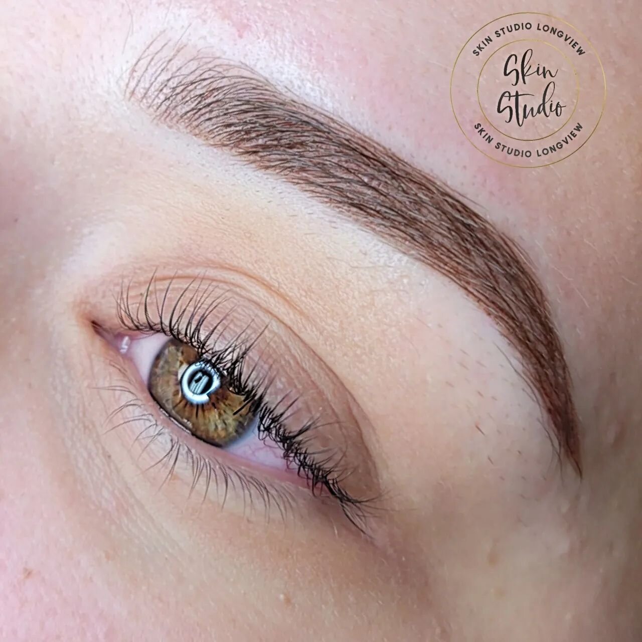 Sweatproof, waterproof, smudge free, summer ready brows 💦
Also, a 1 week old Lash Lift &amp; Tint ♡
 ⊶⊷⊶⊷⊶⊷⋆⊶⊷⊶⊷⊶
▫️Combo Brows:
&bull; Great for all skin types
&bull; Lasts 1-2 years
&bull; Takes 2-3 hours
&bull; Pain level 1-2 out of 10
&bull; 14 