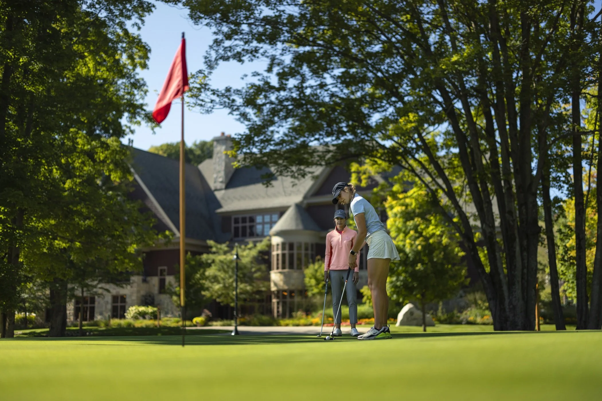 Crystal Kinlochen Olivia and Stacy Stoll putting.2.jpg
