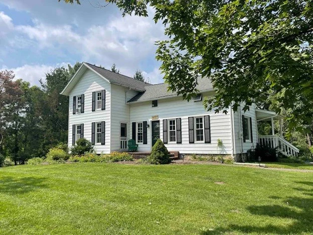 Hunters ridge Farmhouse.jpg