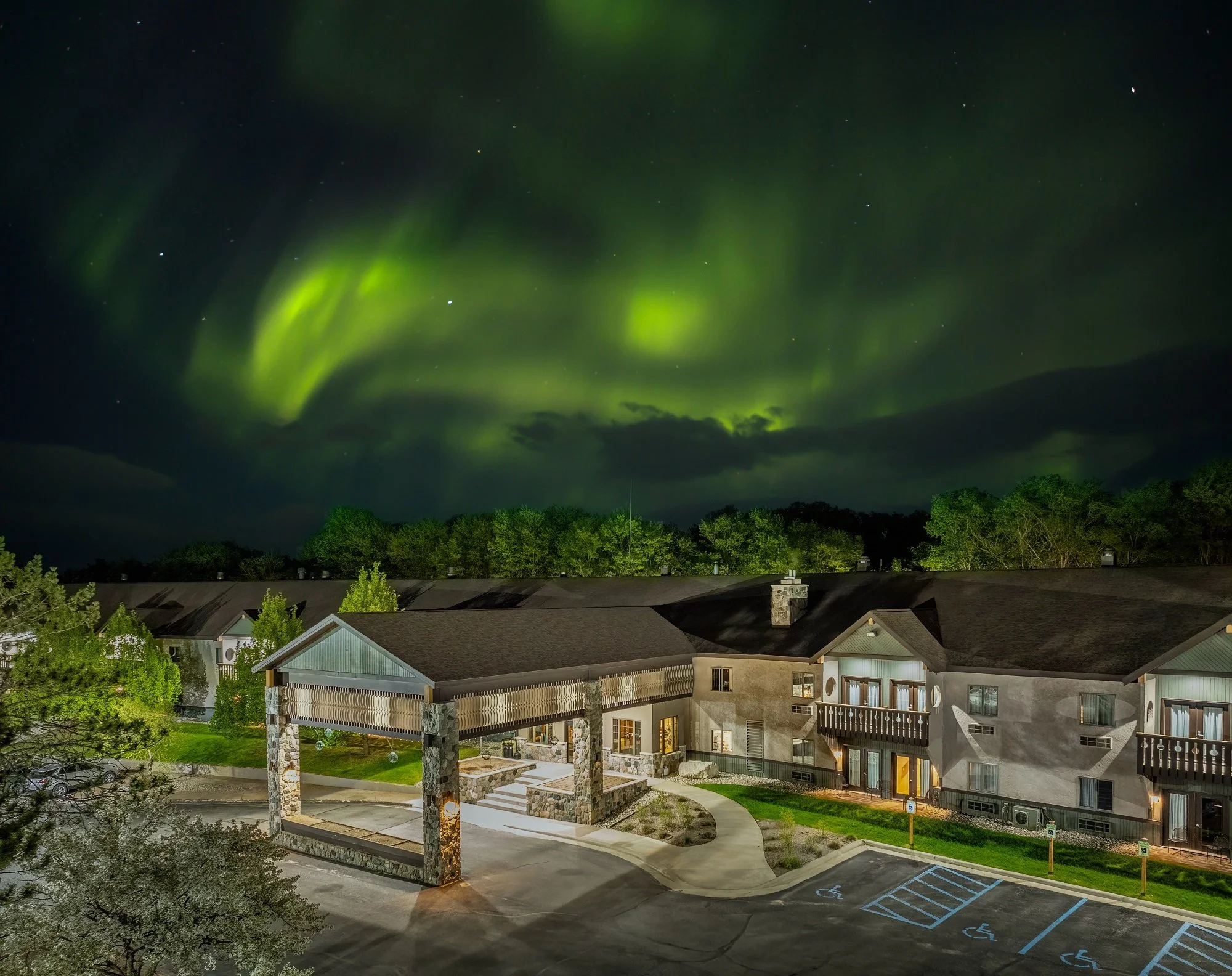Treetops northern lights over lodge feb 25.jpg