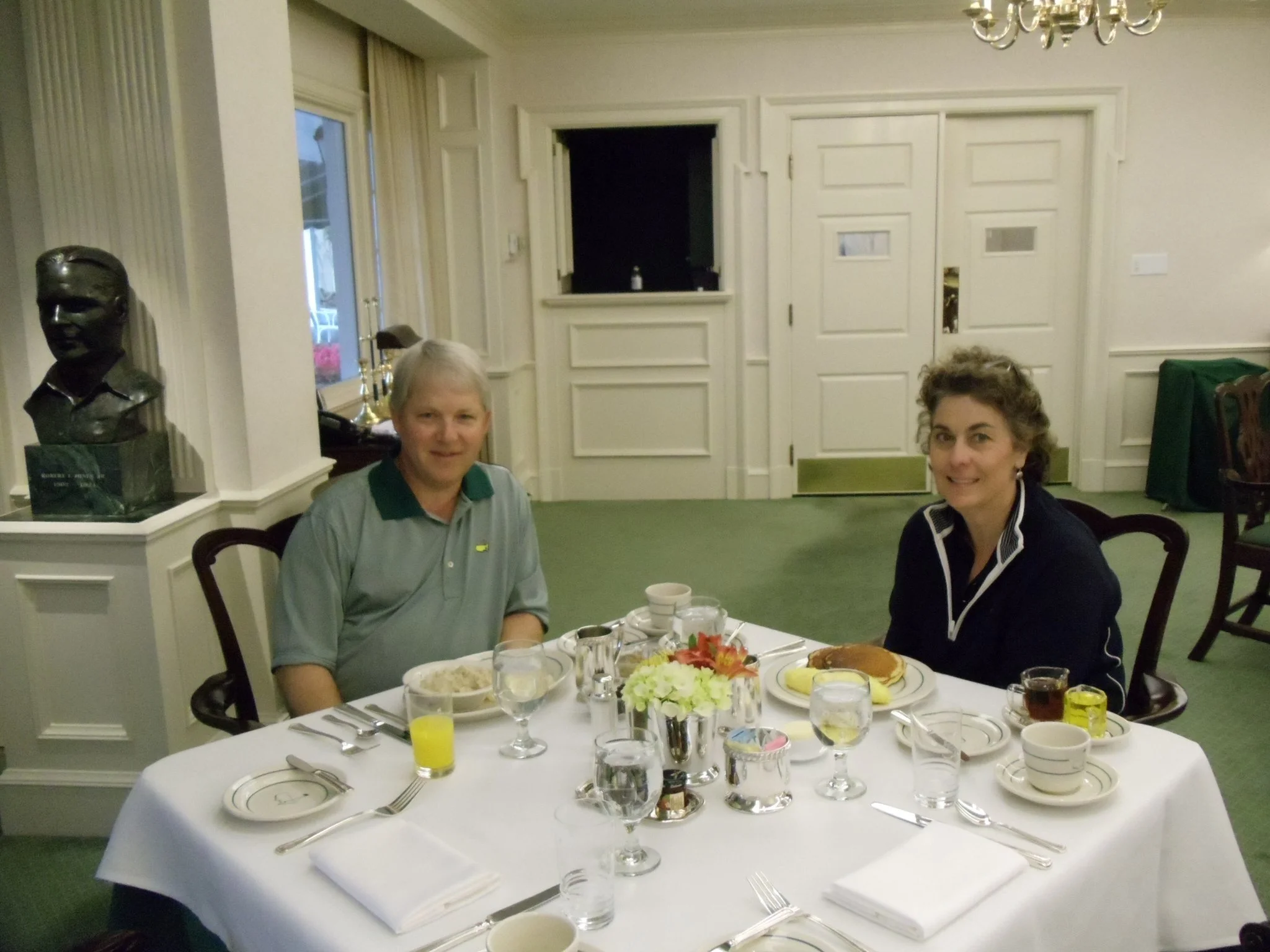2012 Masters breakfast in clubhouse.JPG