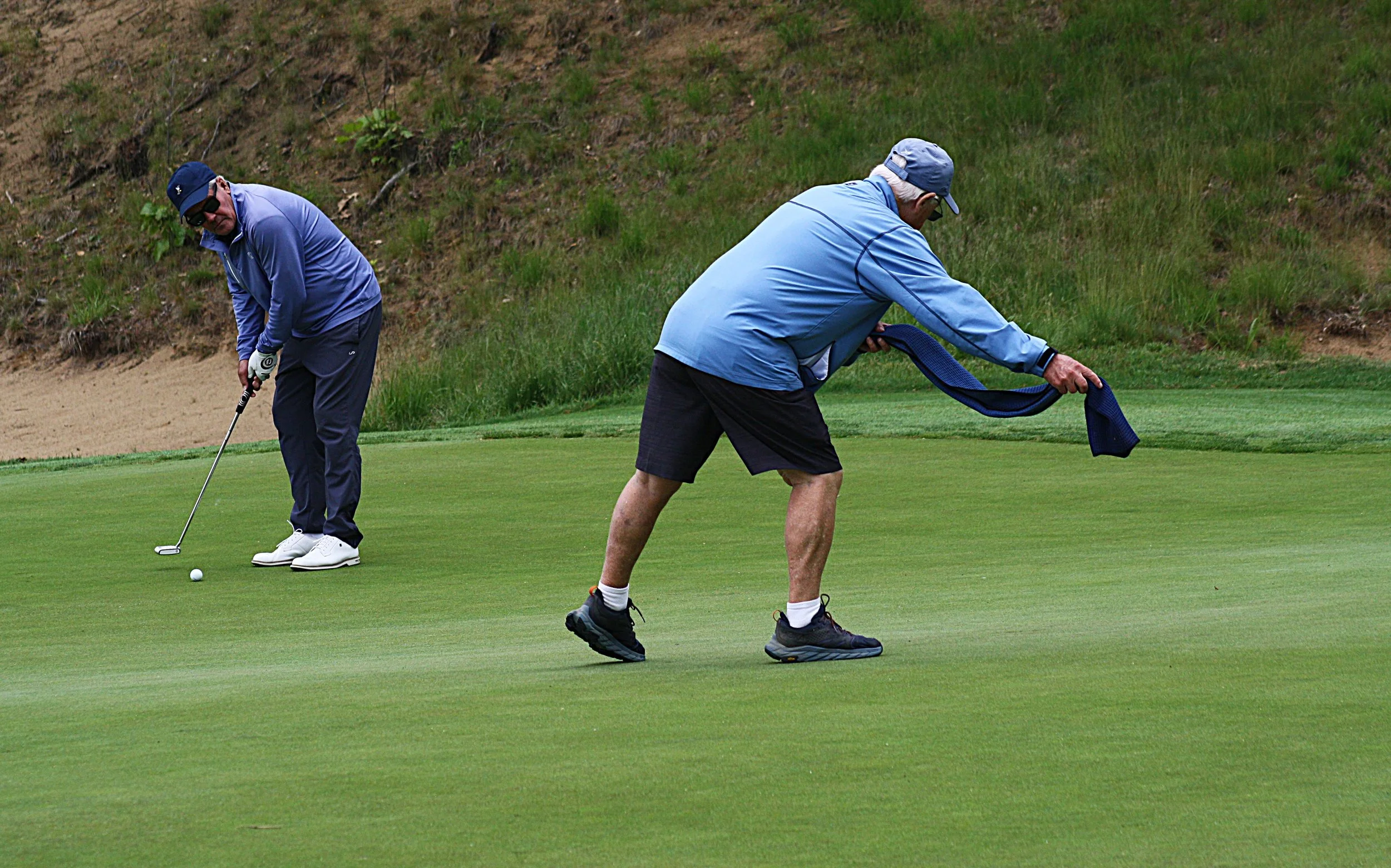 Caddie Joe showing the putting line.JPG