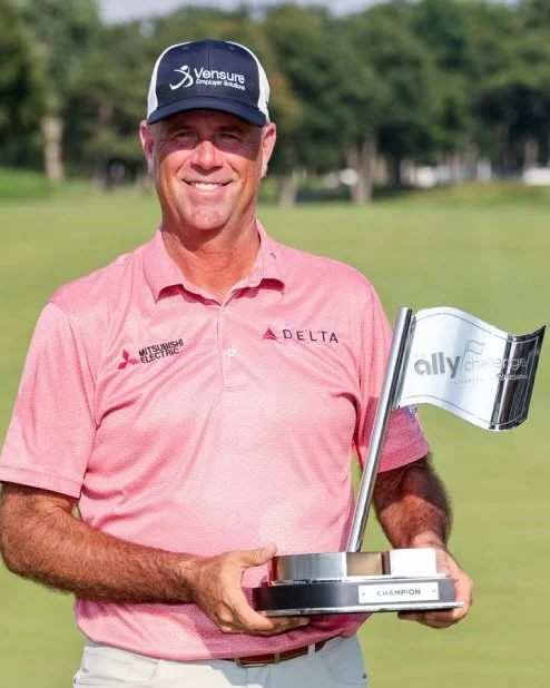 Stewart Cink.trophy.jpg