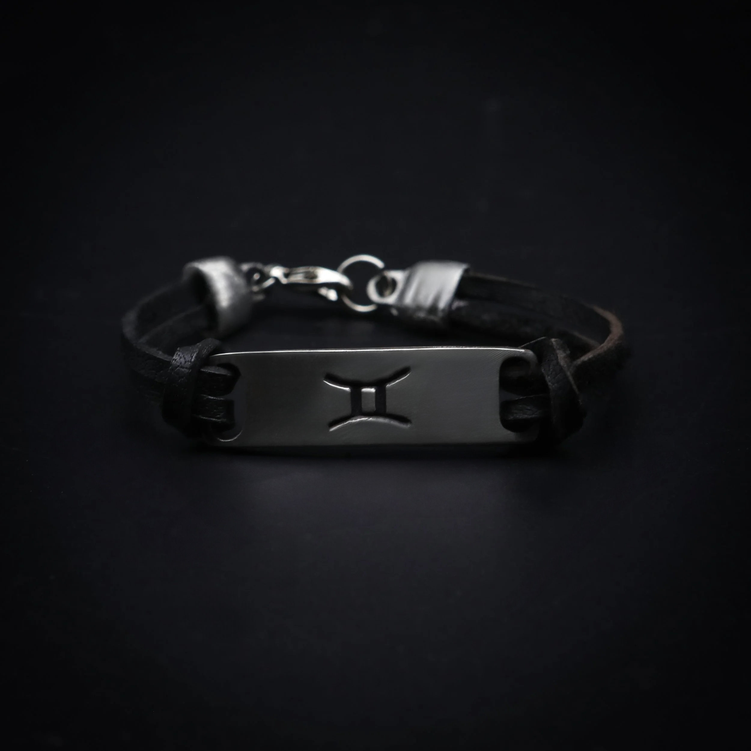Metal Bar & Leather Bracelet