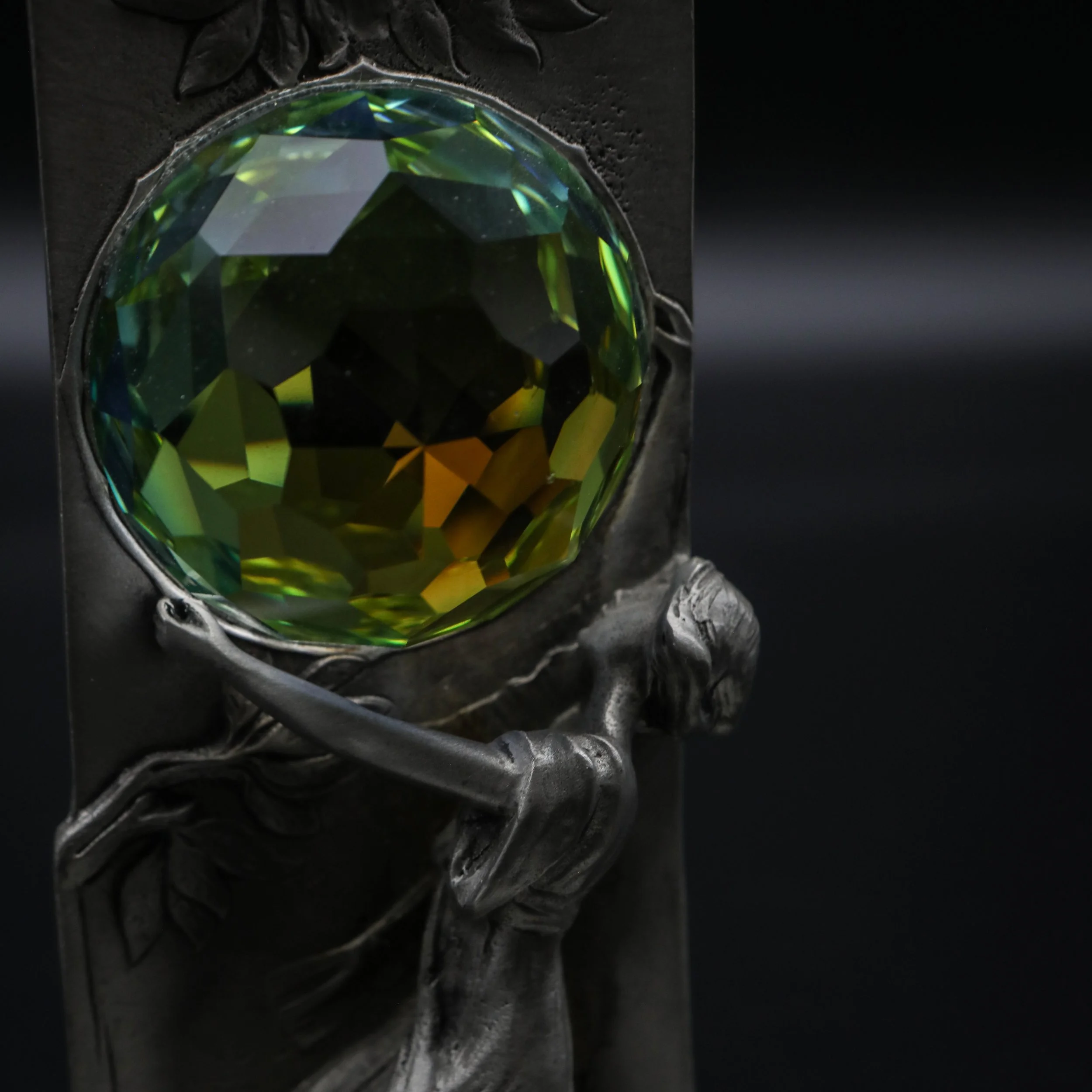 Sculpted Accents & Paperweights