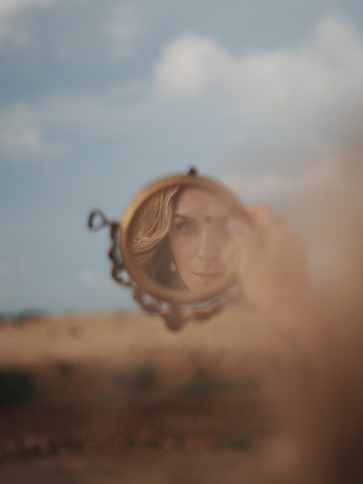 Nel corso di ogni vita, ci sono dei momenti di &ldquo;svolta&rdquo;&mdash;eventi scioccanti o rivelatori, traumatici o liberatori&mdash;crocevia in cui l&rsquo;esistenza viene scossa con una potenza tale che niente potr&agrave; mai pi&ugrave; essere 