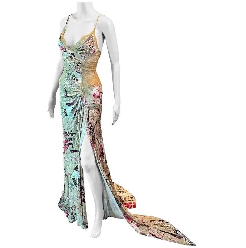 Roberto Cavalli F/W 2006 Bustier Sheer Lace Panels Floral Print Evening Gown

Dress available now @opulentaddict 
.
.
.
.
#robertocavalli #gown #dress #vintage #style #outfit #instafashion #instastyle #look #fashion #beautiful #followme #liking #styl