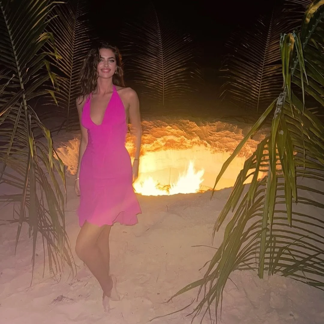 Hot 💕 @helenaaschnabel in a Spring 2004 Versace dress purchased from @opulentaddict !
.
.
.
.
#helenaalthof #helenaschnabel #versace #vintage #style #outfit #instafashion #instastyle #look #fashion #beautiful #followme #liking #styleinspo #shoppinga