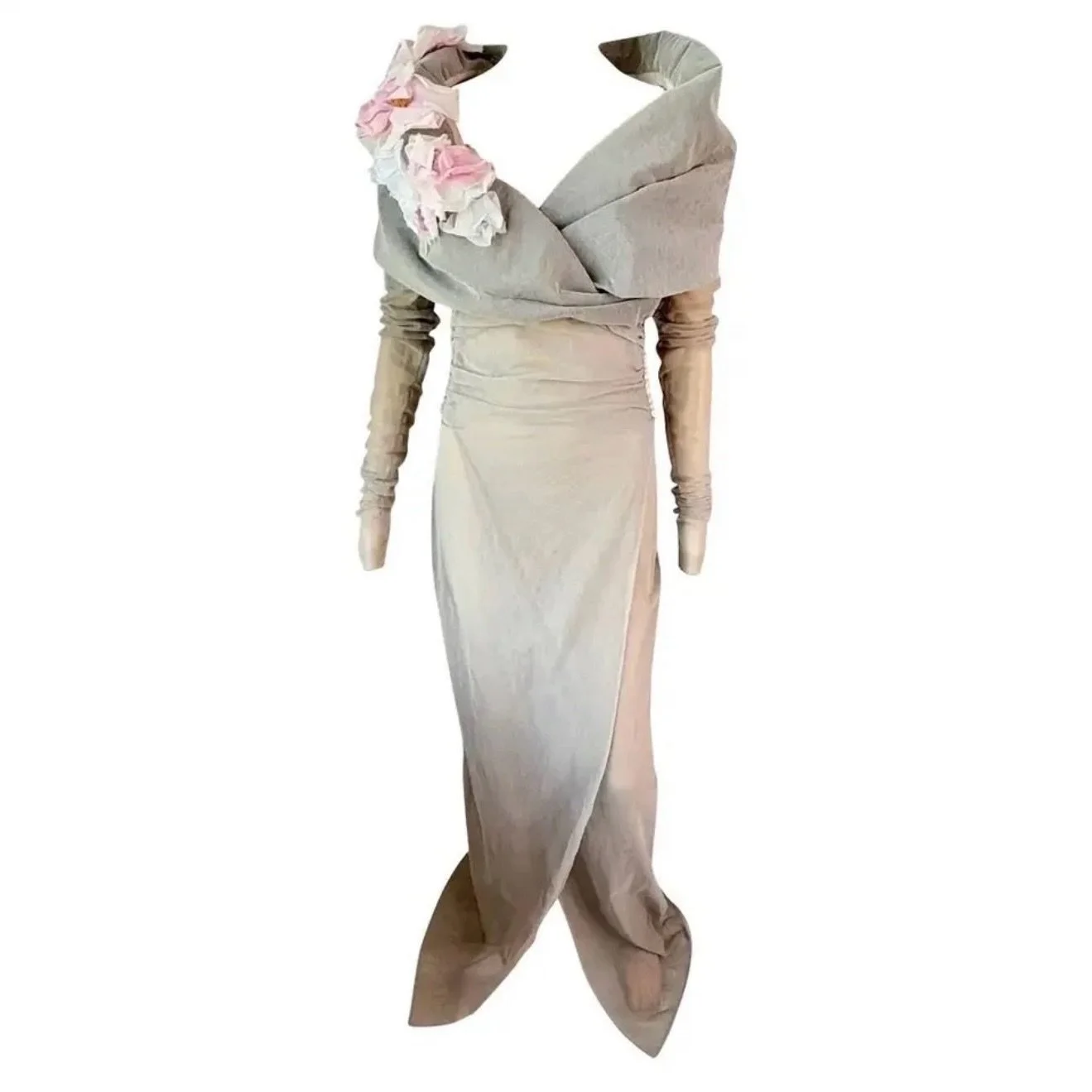 Dolce &amp; Gabbana S/S 1998 Runway Floral Appliqu&eacute; Sheer Mesh Coat Evening Dress

Available now @opulentaddict
.
.
.
.
.
#dolcegabbana #dress #runway #vintage opulentaddict @opulentaddict