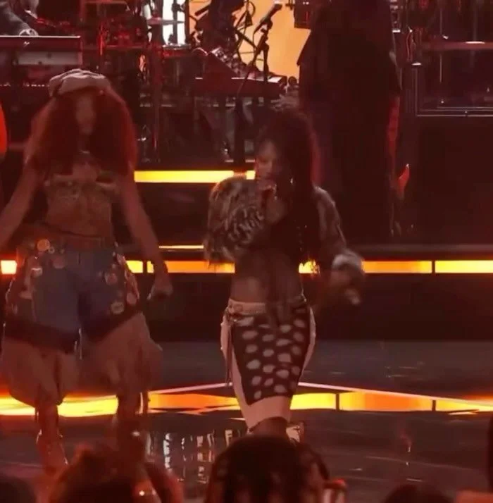 Ready or not @doechii wearing Spring 2001 Jean Paul Gaultier from @opulentaddict for the iconic Lauryn Hill tribute @bet awards! Styled by @sam__woolf and assisted by @juliettearela @clairedavis @thatgirltal 
.
.
.
#doechii #jeanpaulgaultier #vintage