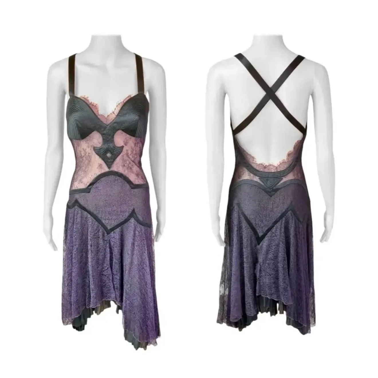 Versace F/W 2003 Runway Bustier Bra Sheer Lace Open Back Dress

Available now @opulentaddict 
.
.
.
.
#versace #ingasavits #dress #vintage #opulentaddict @opulentaddict