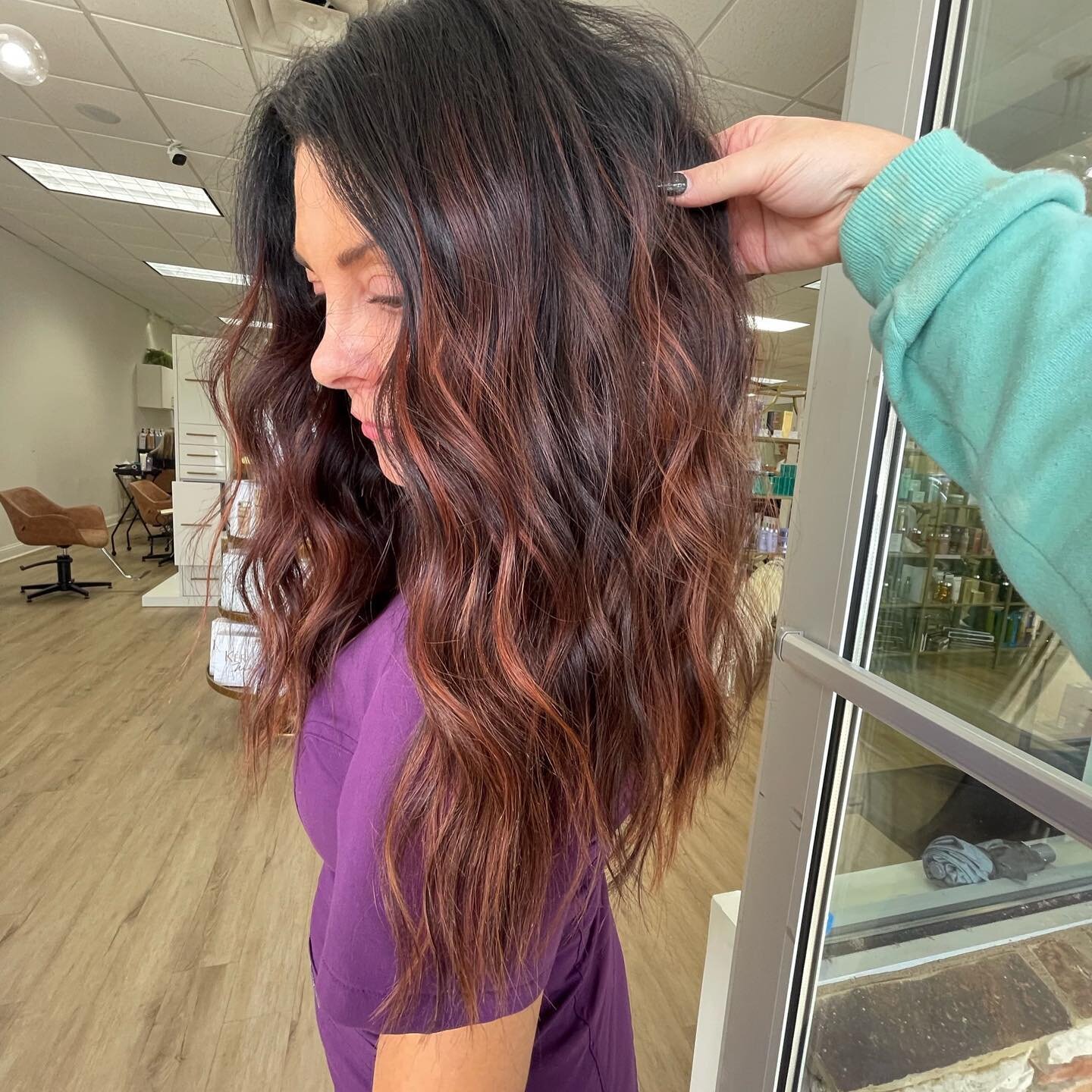 Waves for dayssssss! Can you believe this is NOT extensions! While we ARE extension obsessed this is all hers! 🤍

We still have some reservations available to help you create your most wanted looks! 

Hop over  to our stories to see more inspiring l