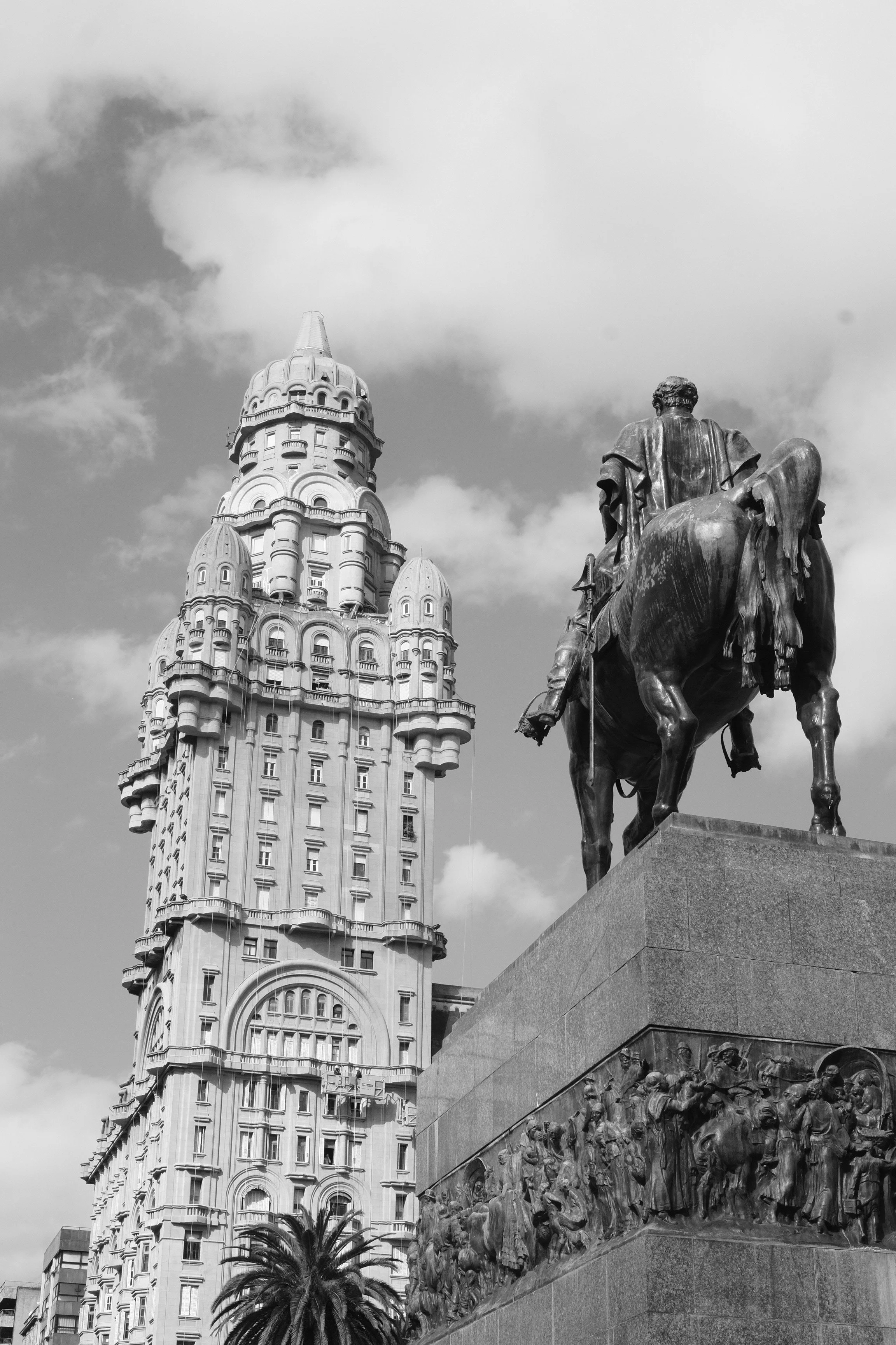 Artigas + Montevideo's most famous skyscraper - Palacio Salvo