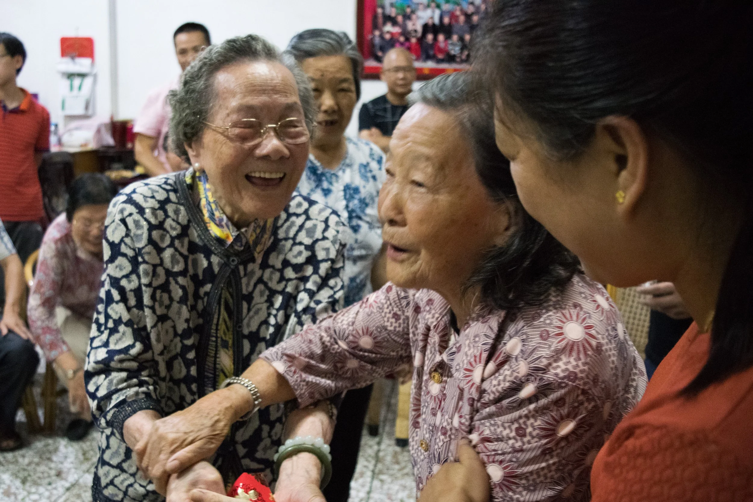 2017.06.17 red pocket gifting in chaozhou.JPG