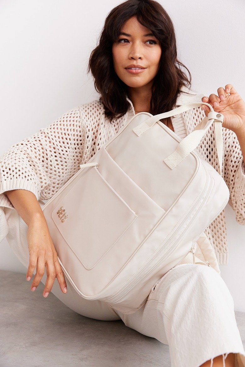 Beis_Ecom_ExpandableBackpack_Beige_Model_Detail_0593.jpg