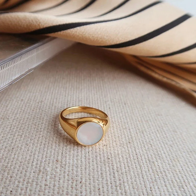 RGT07. Tiranium Nacre Signet Ring